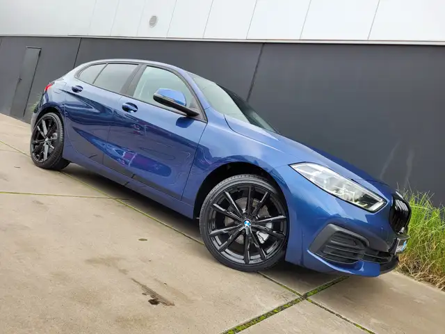 BMW 1 Series view 9