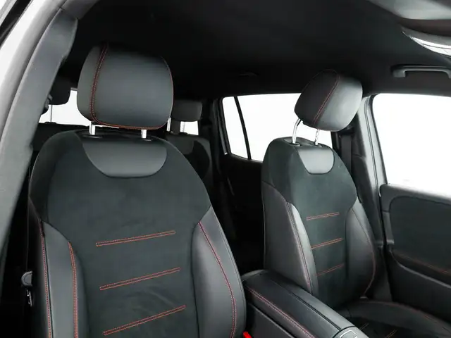 Mercedes-Benz GLB view 12