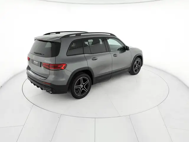 Mercedes-Benz GLB view 4