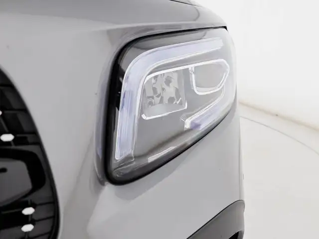 Mercedes-Benz GLB view 8