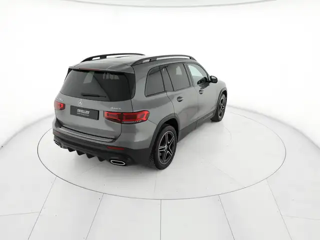 Mercedes-Benz GLB view 3