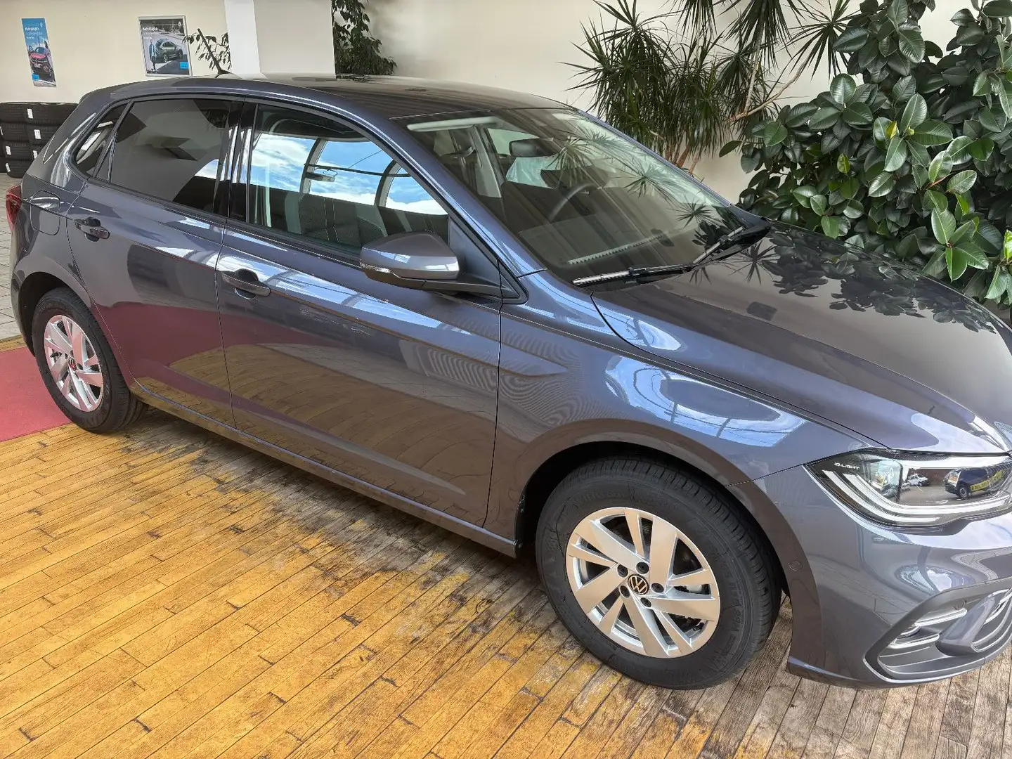 Volkswagen Polo 1.0 TSI 85kW DSG Style LED+ACC+APP-CONNECT Grau - 2