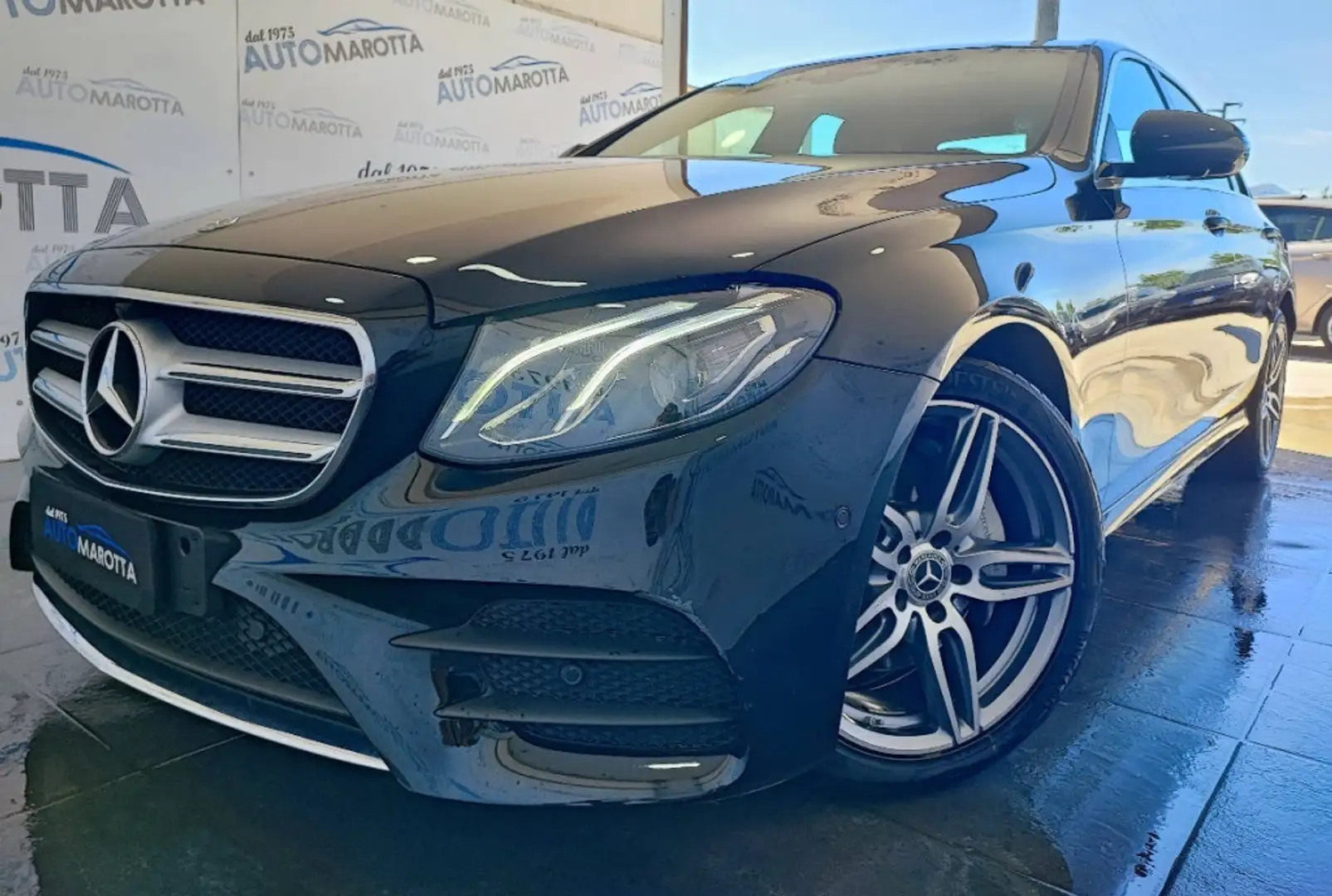 Mercedes-Benz E 220 220 d Premium Plus 4matic auto Zwart - 2