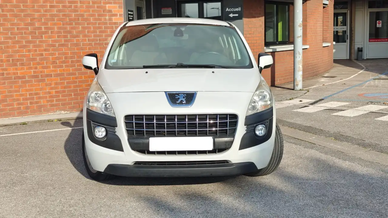 Peugeot 3008 1.6 HDi 16V 110ch FAP Premium