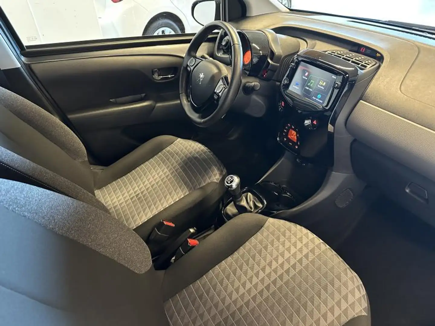 Peugeot 108 Allure 1.0 BENZINE 72 PK Gris - 2