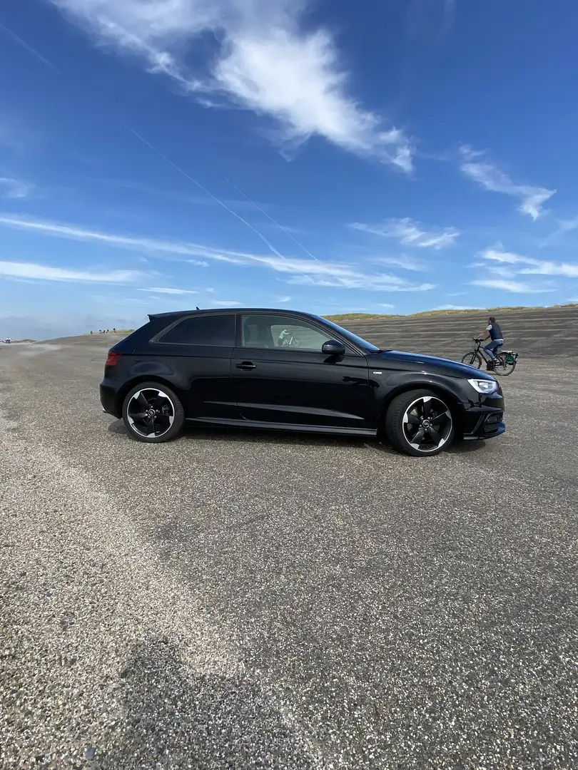 Audi A3 1.8 TFSI q. Ambi.PL+ Zwart - 1