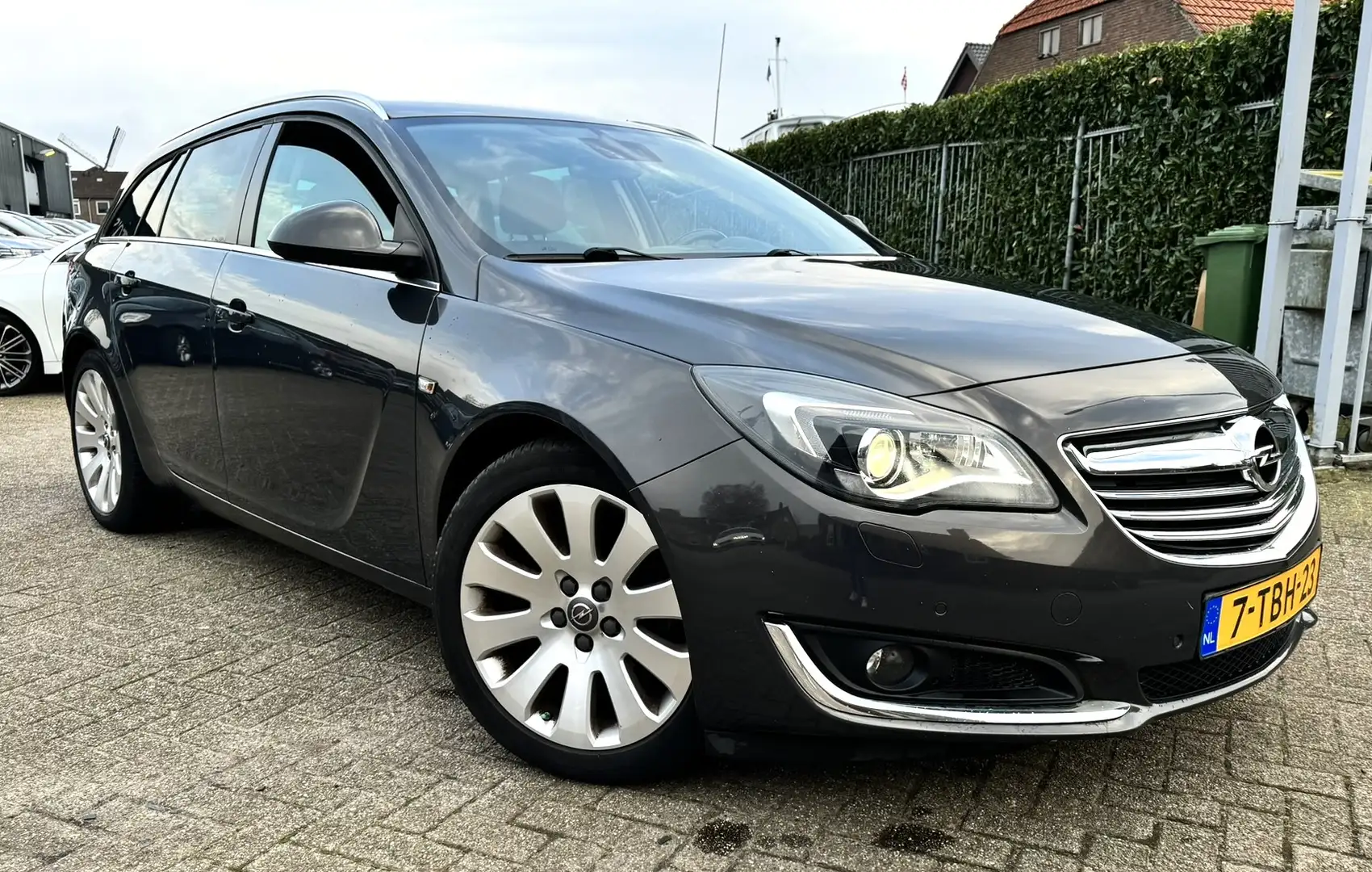 Opel Insignia Sports Tourer 2.0 CDTI EcoFLEX Business+ Navi/Xeno Grijs - 1