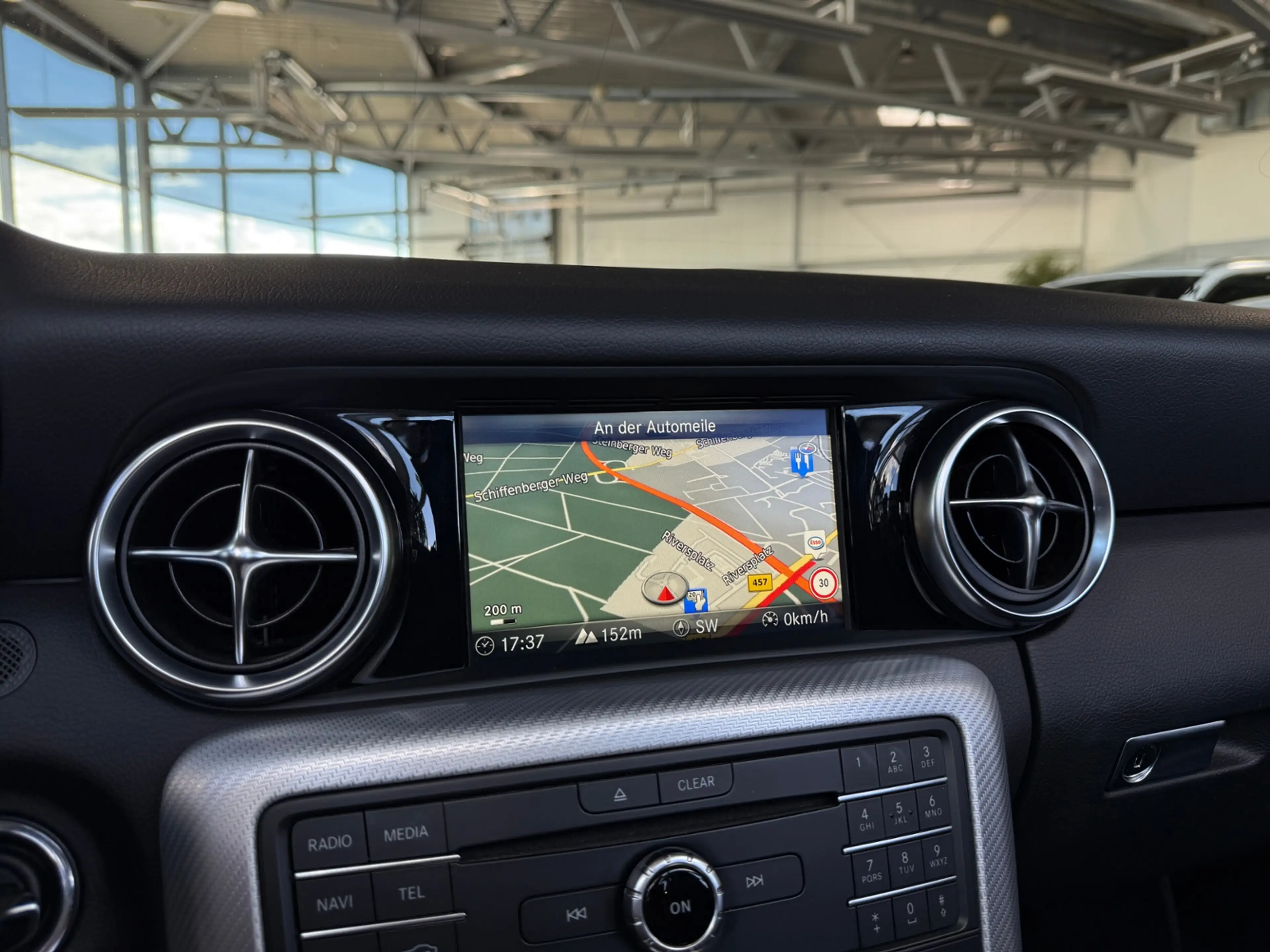 Mercedes-Benz SLC 300 AIR SCARF KLIMA LED NAVI SHZ — photo 15