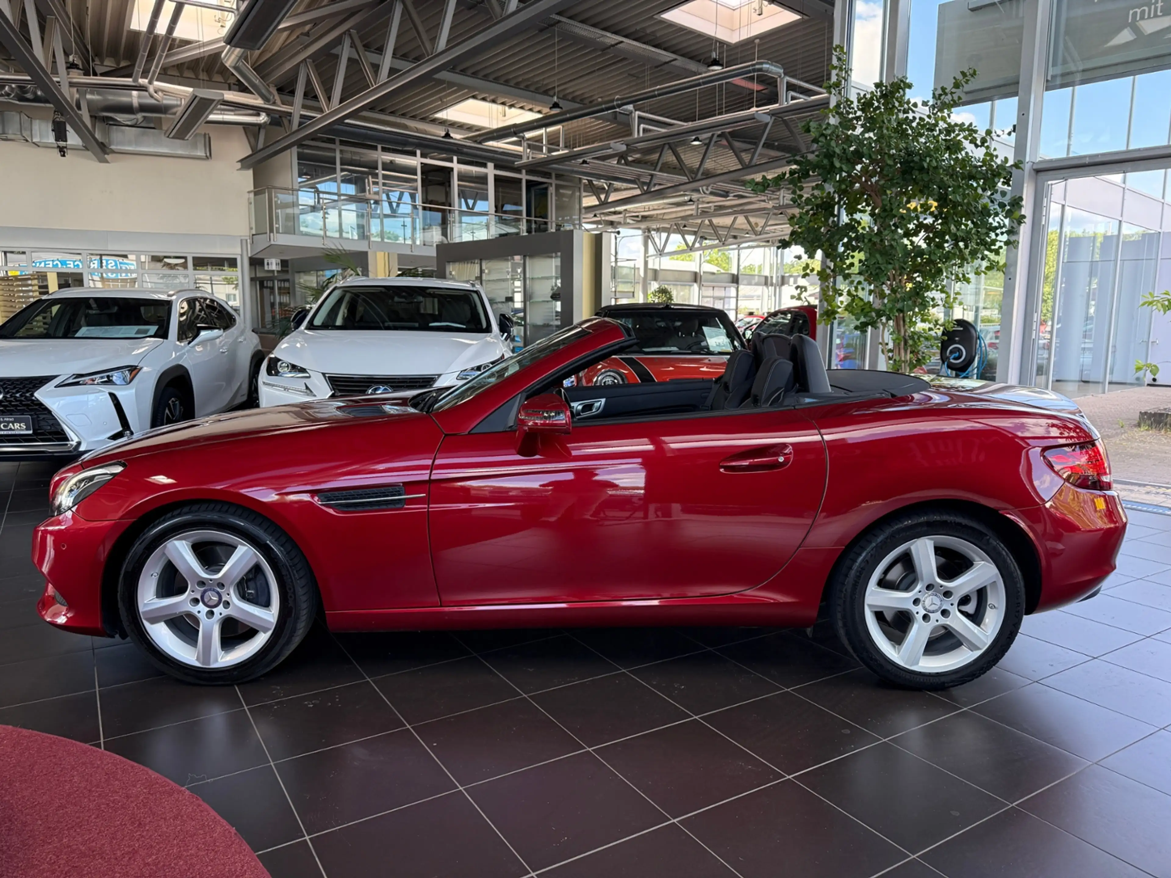 Mercedes-Benz SLC 300 AIR SCARF KLIMA LED NAVI SHZ — photo 4