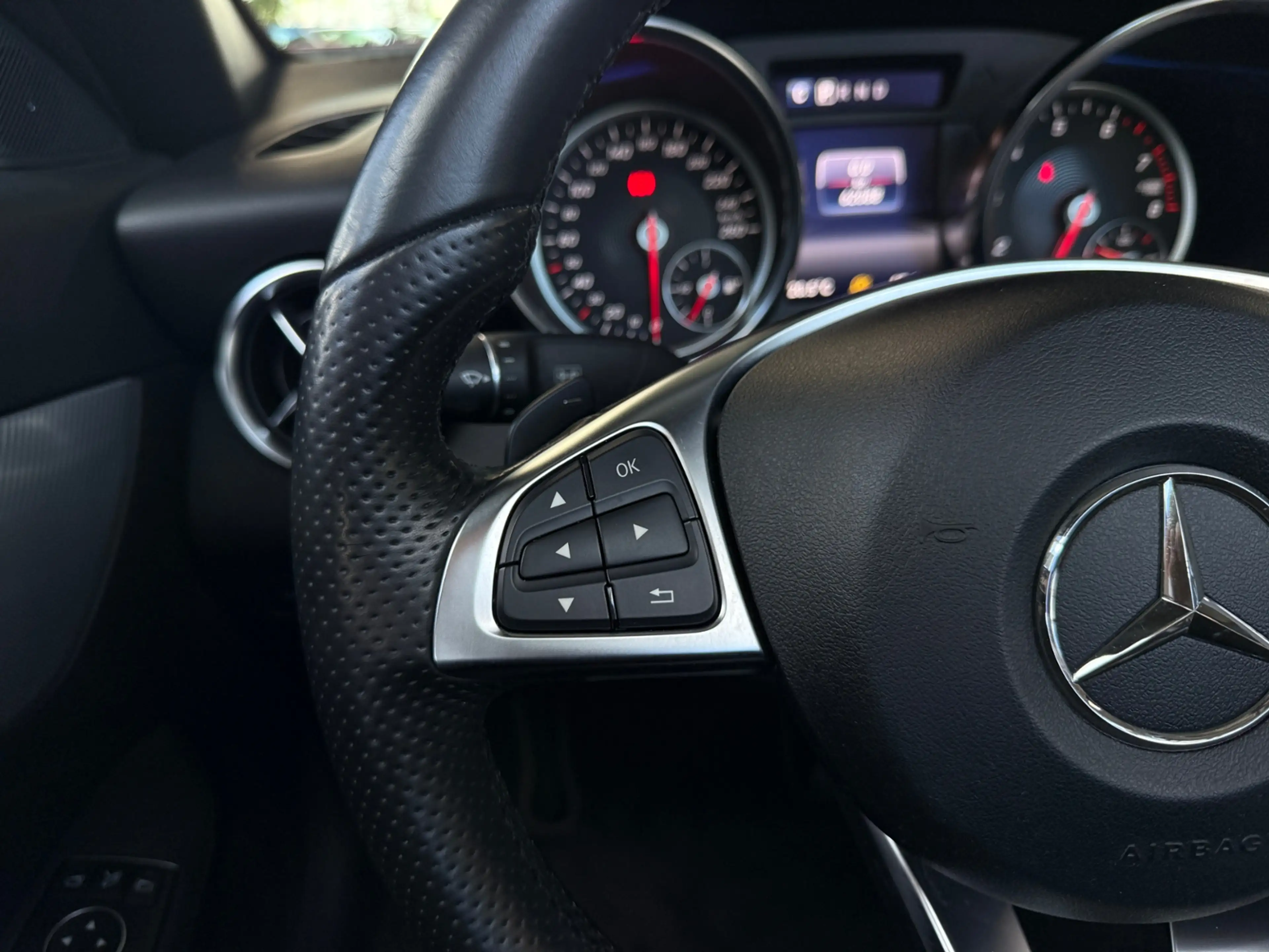 Mercedes-Benz SLC 300 AIR SCARF KLIMA LED NAVI SHZ — photo 13