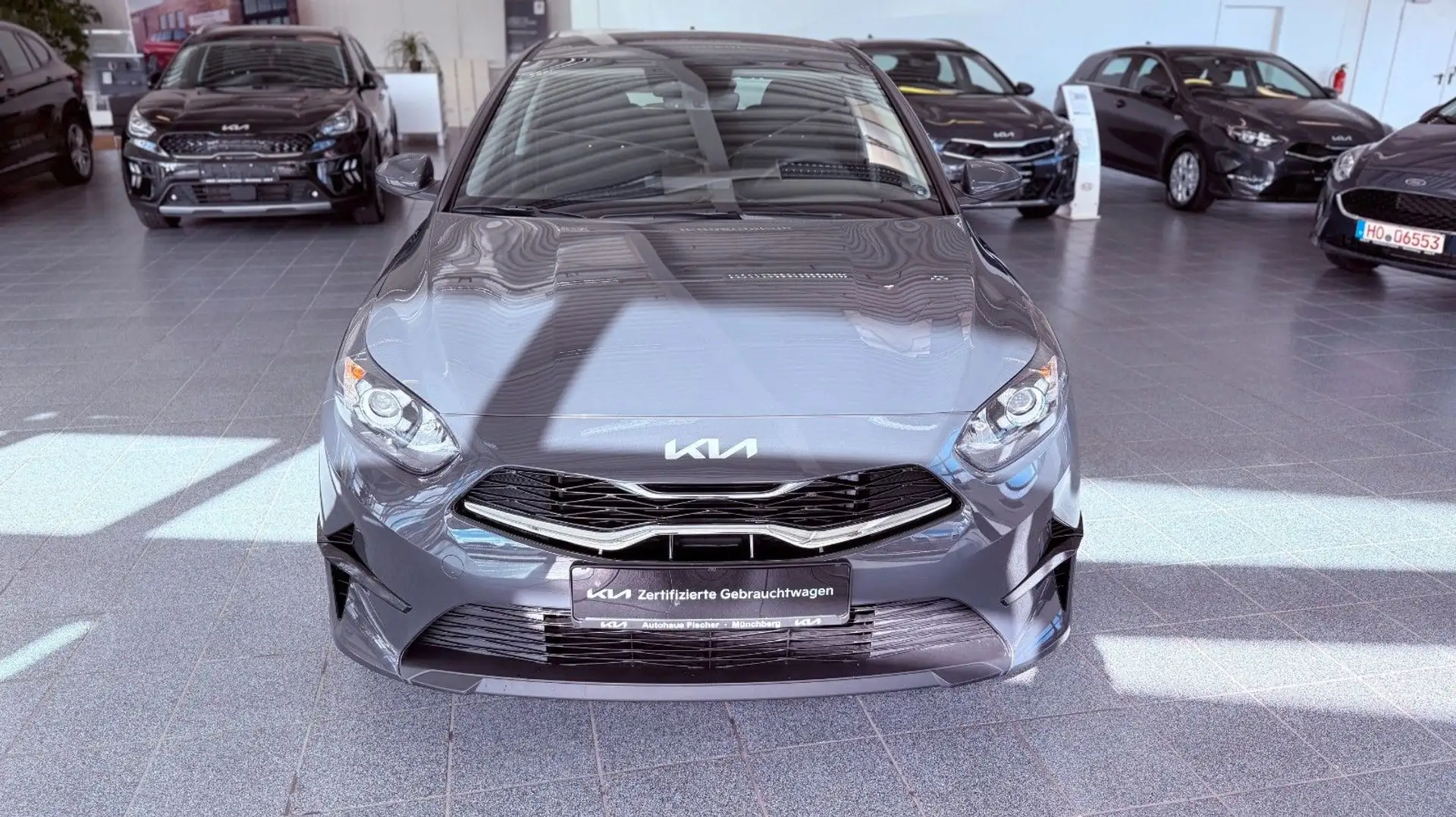 Kia Ceed / cee'd Ceed 1.5 T (140) Vision, Komfort+ Gris - 2