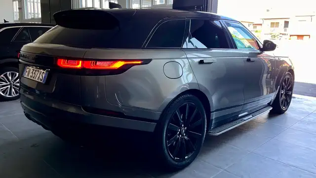Land Rover Range Rover Velar view 8