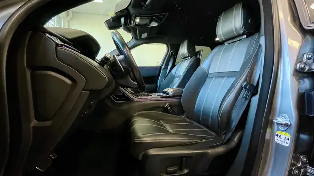 Land Rover Range Rover Velar view 10