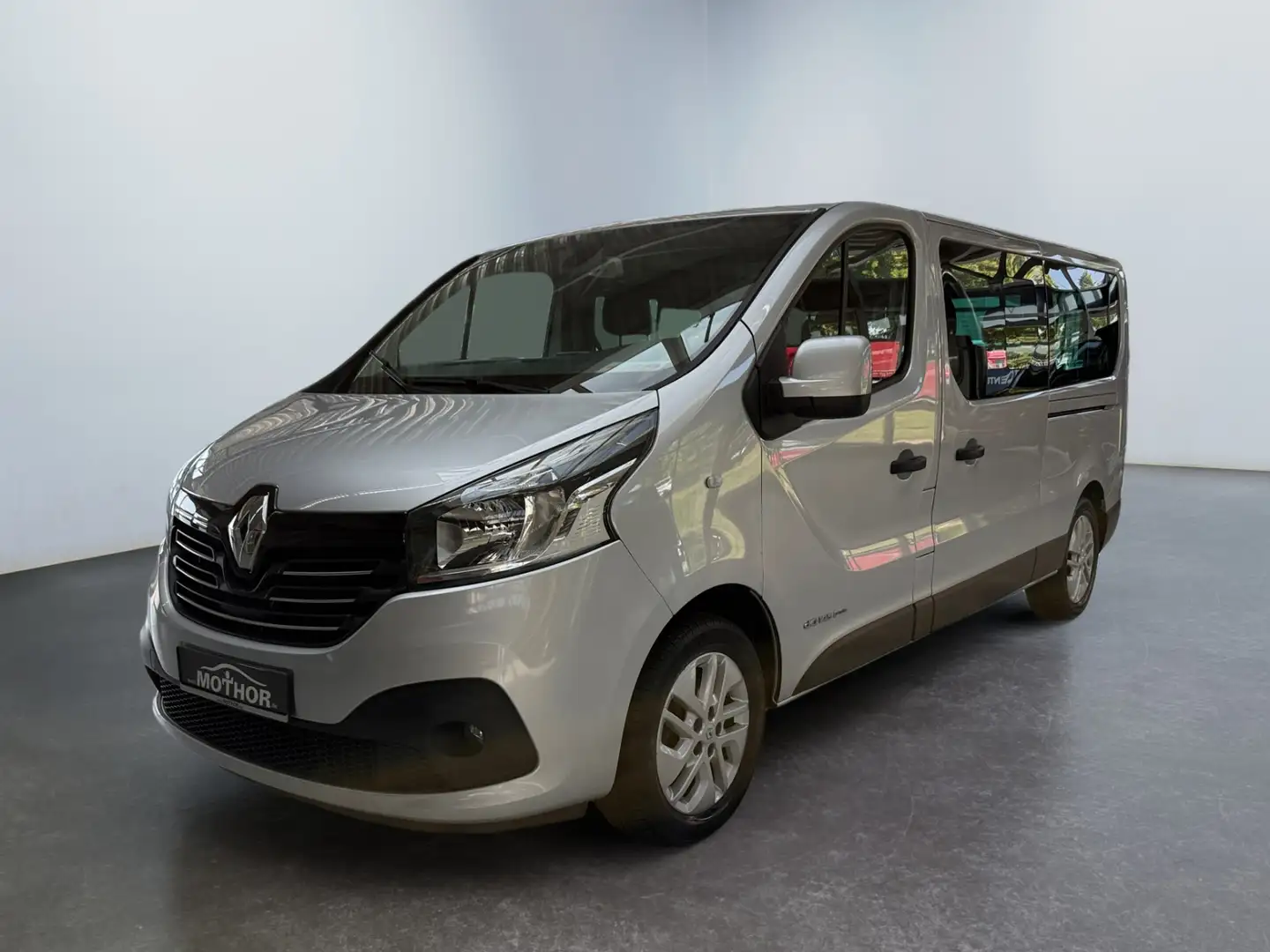Renault Trafic Combi Expression 1.6 dCi 145 Energy AHK Grau - 2