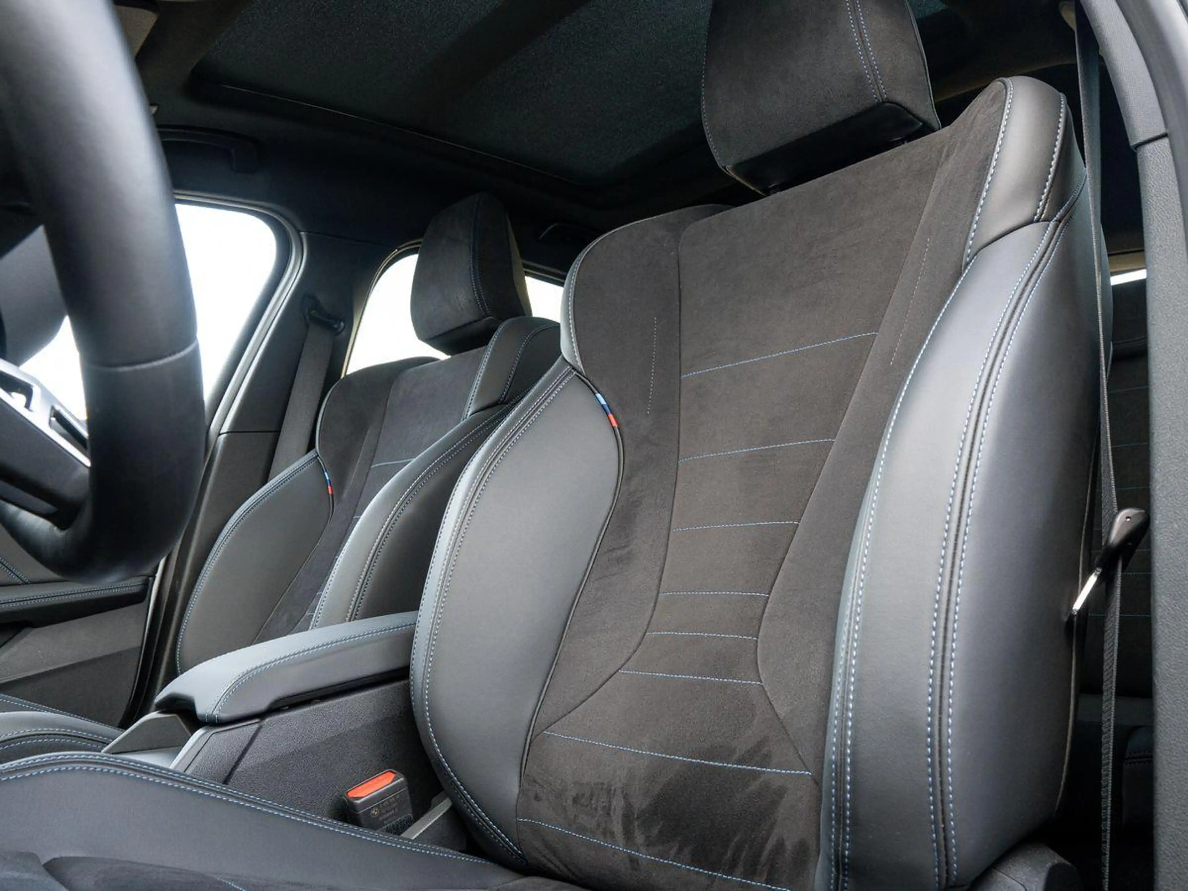 BMW 118 d M-Sport PANO KoZg aLED DrAssPlus Wireless — photo 9
