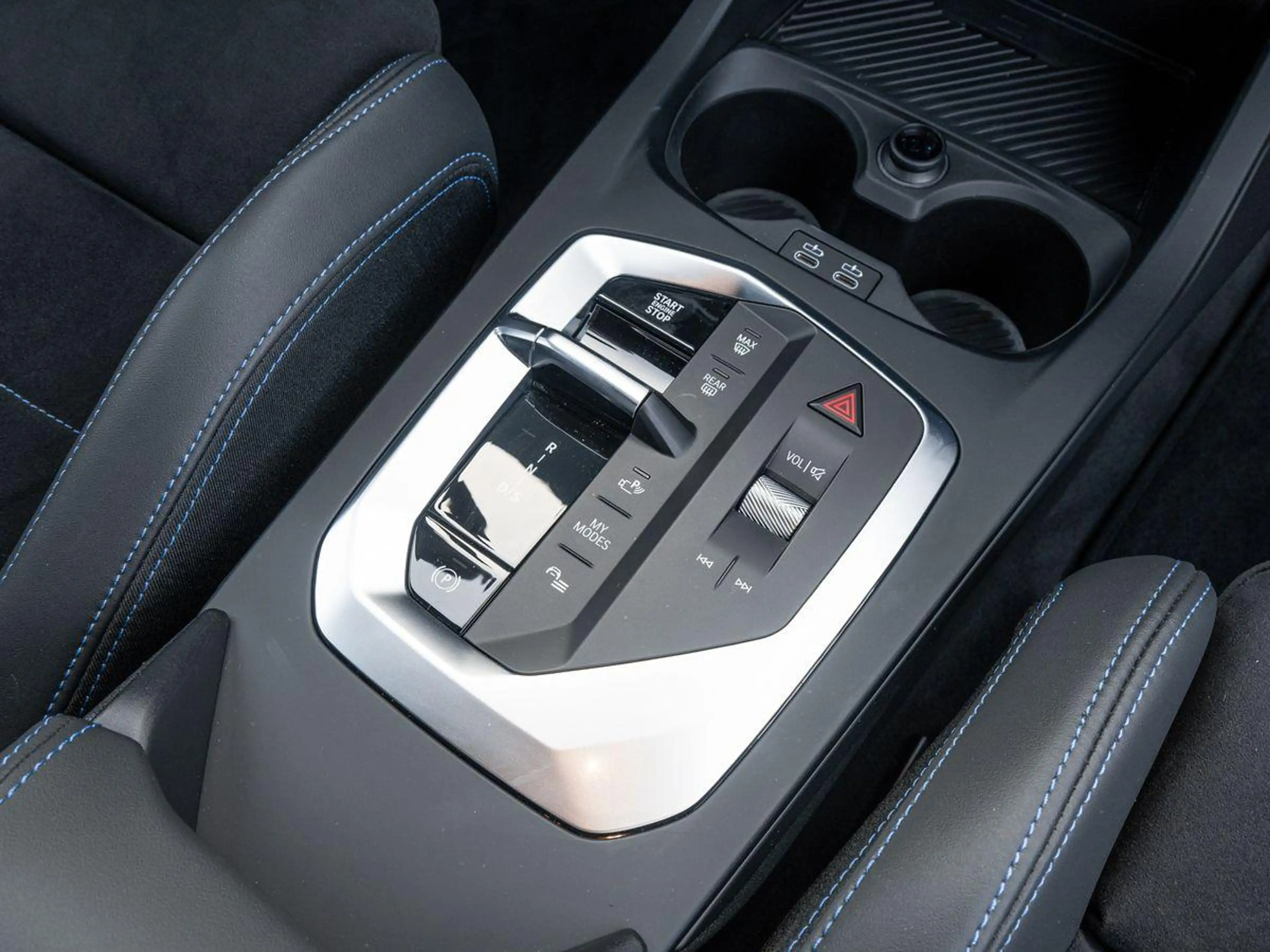 BMW 118 d M-Sport PANO KoZg aLED DrAssPlus Wireless — photo 13
