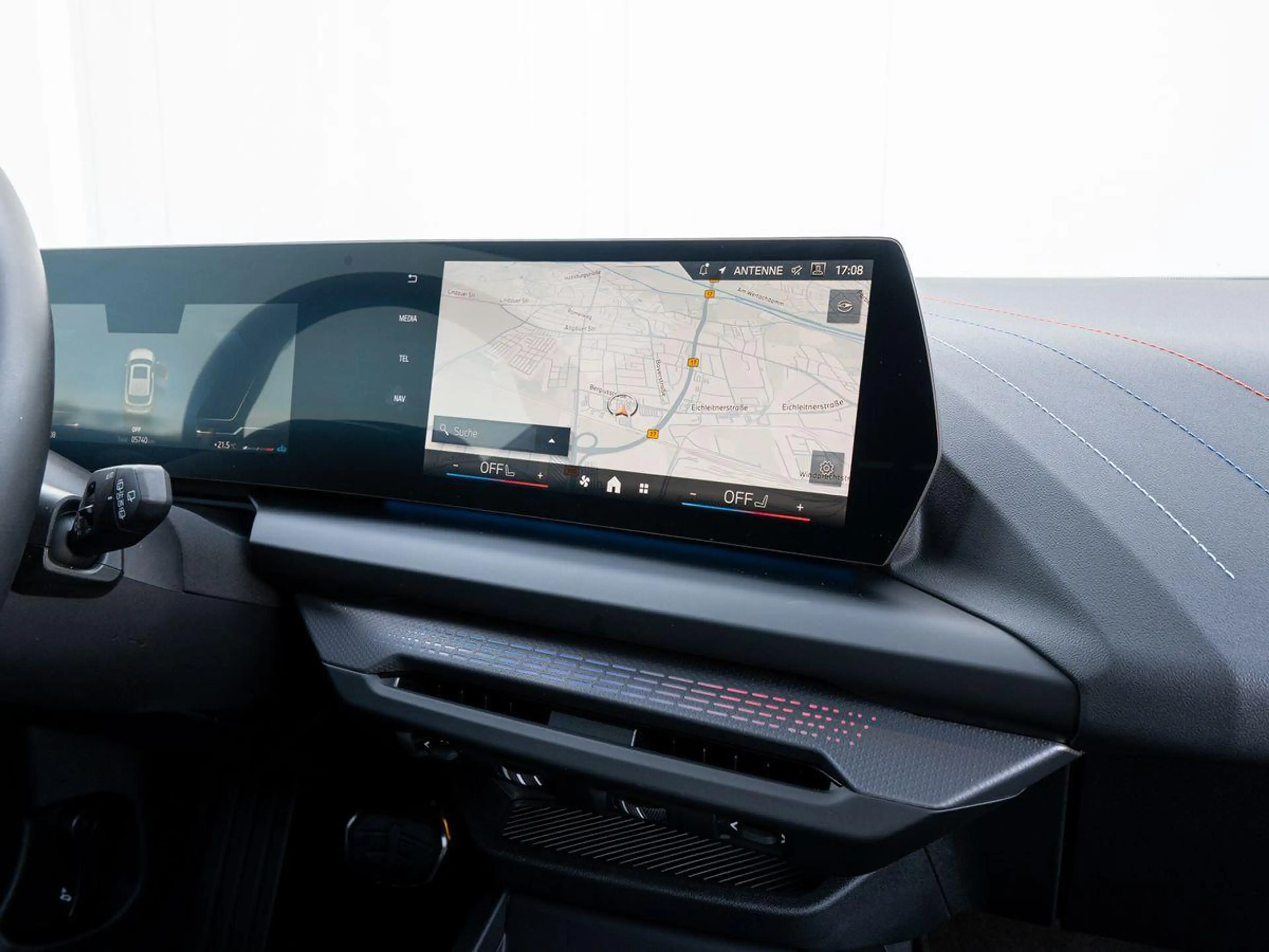 BMW 118 d M-Sport PANO KoZg aLED DrAssPlus Wireless — photo 15