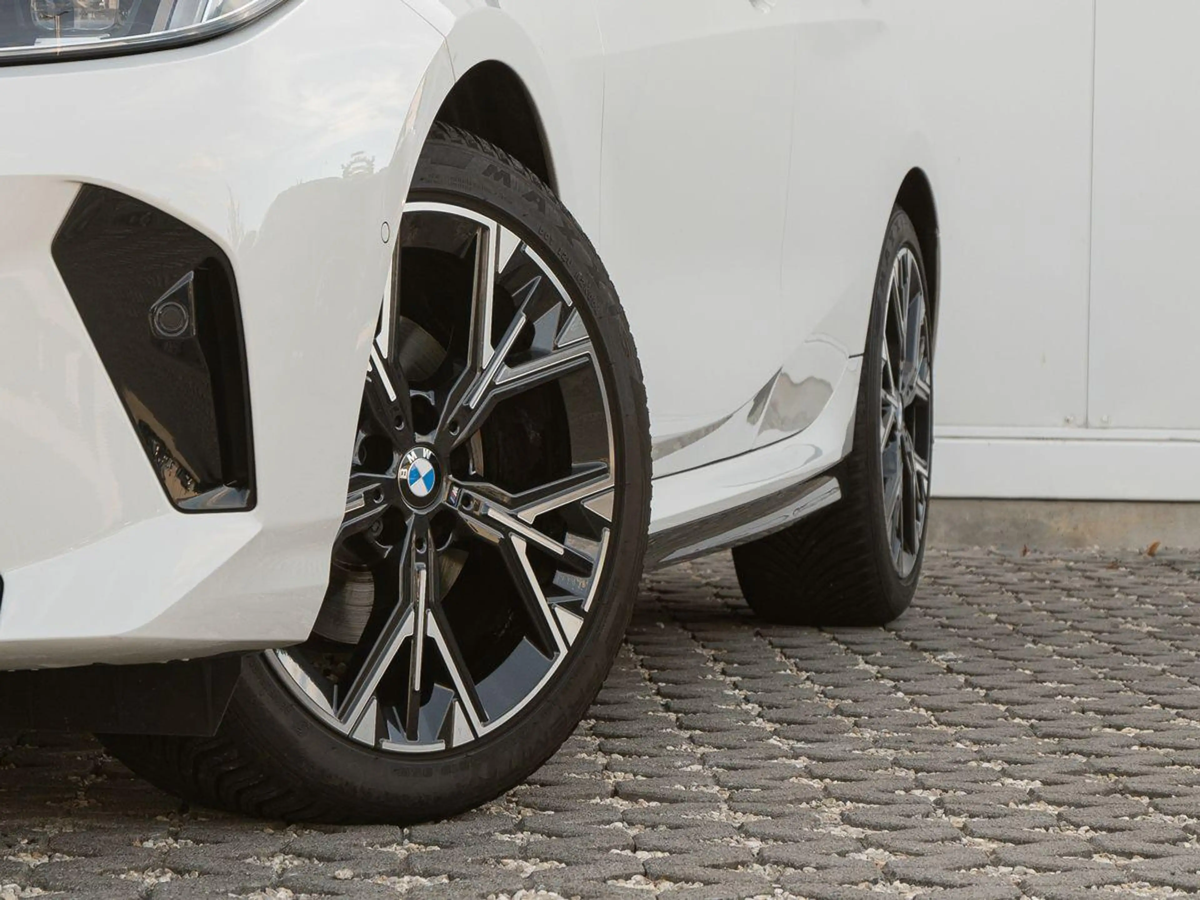 BMW 118 d M-Sport PANO KoZg aLED DrAssPlus Wireless — photo 4