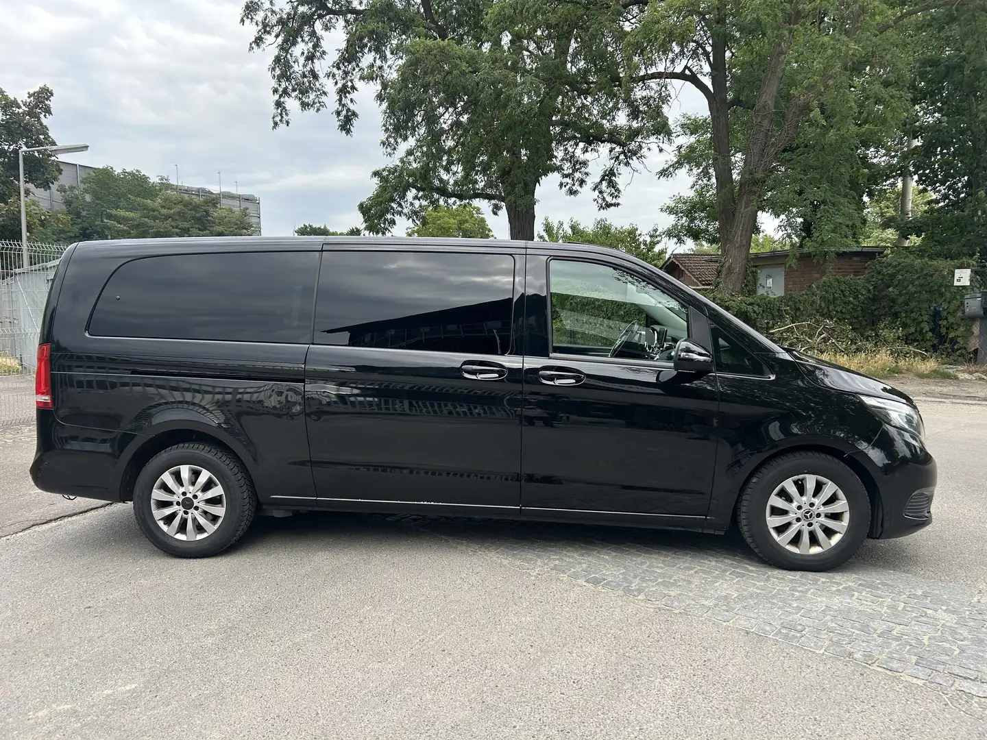 Mercedes-Benz V 200 V 220 CDI/BT/d extralang (447.815) Schwarz - 2
