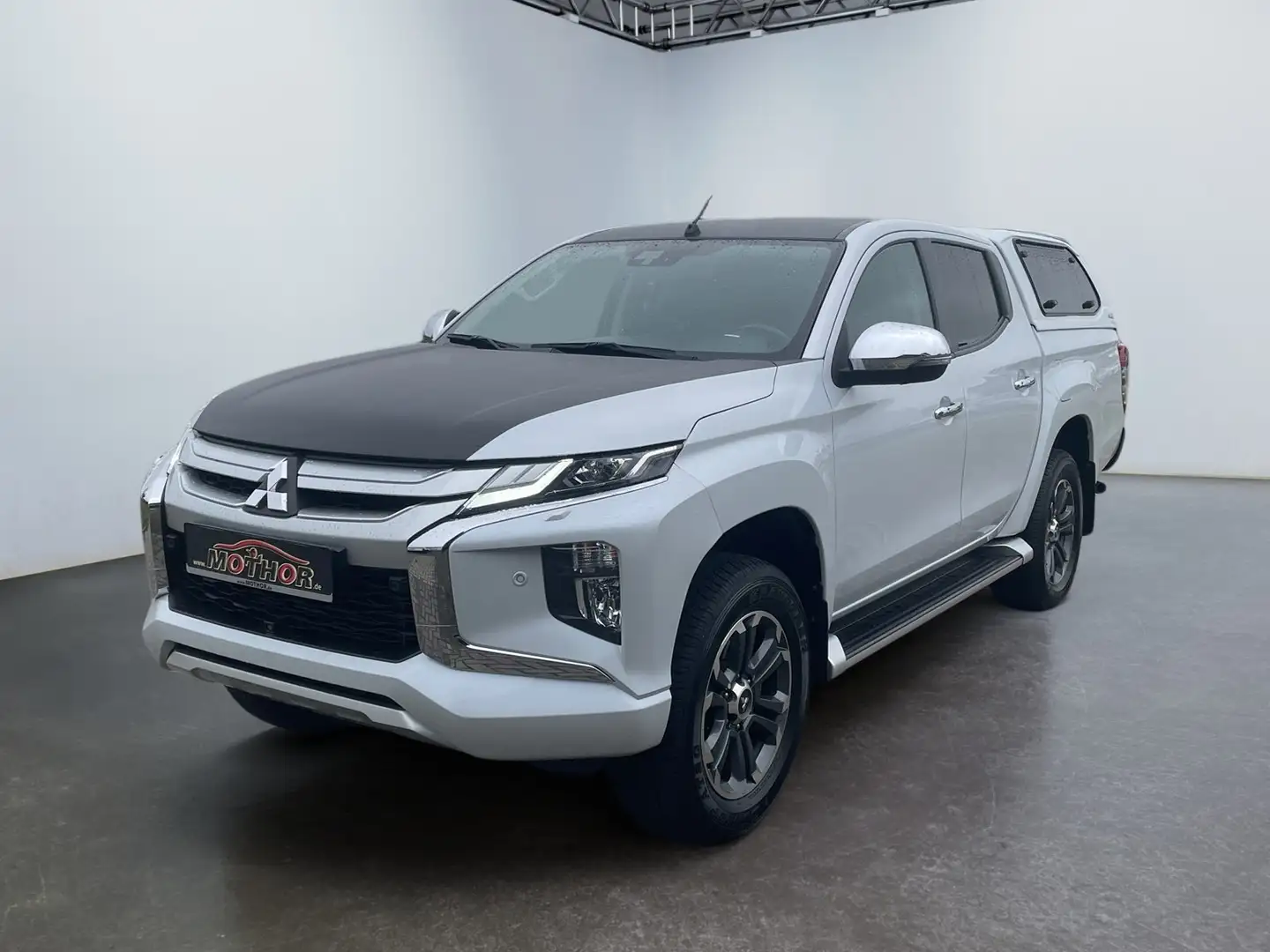 Mitsubishi L200 Top 2,2 DI-D 4WD TEMP NAVI PDC SHZ Blanc - 2
