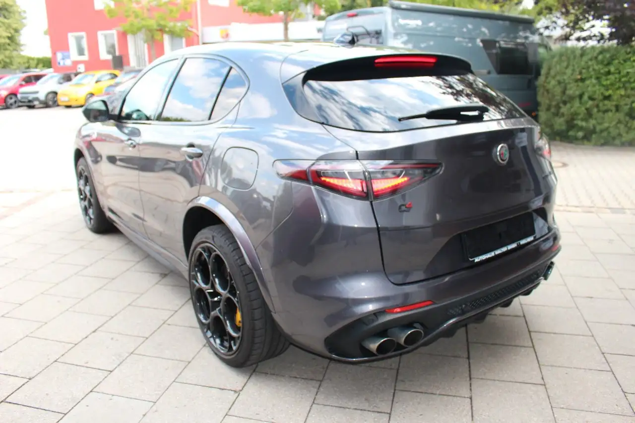 Alfa Romeo Stelvio 2022 — фото 10