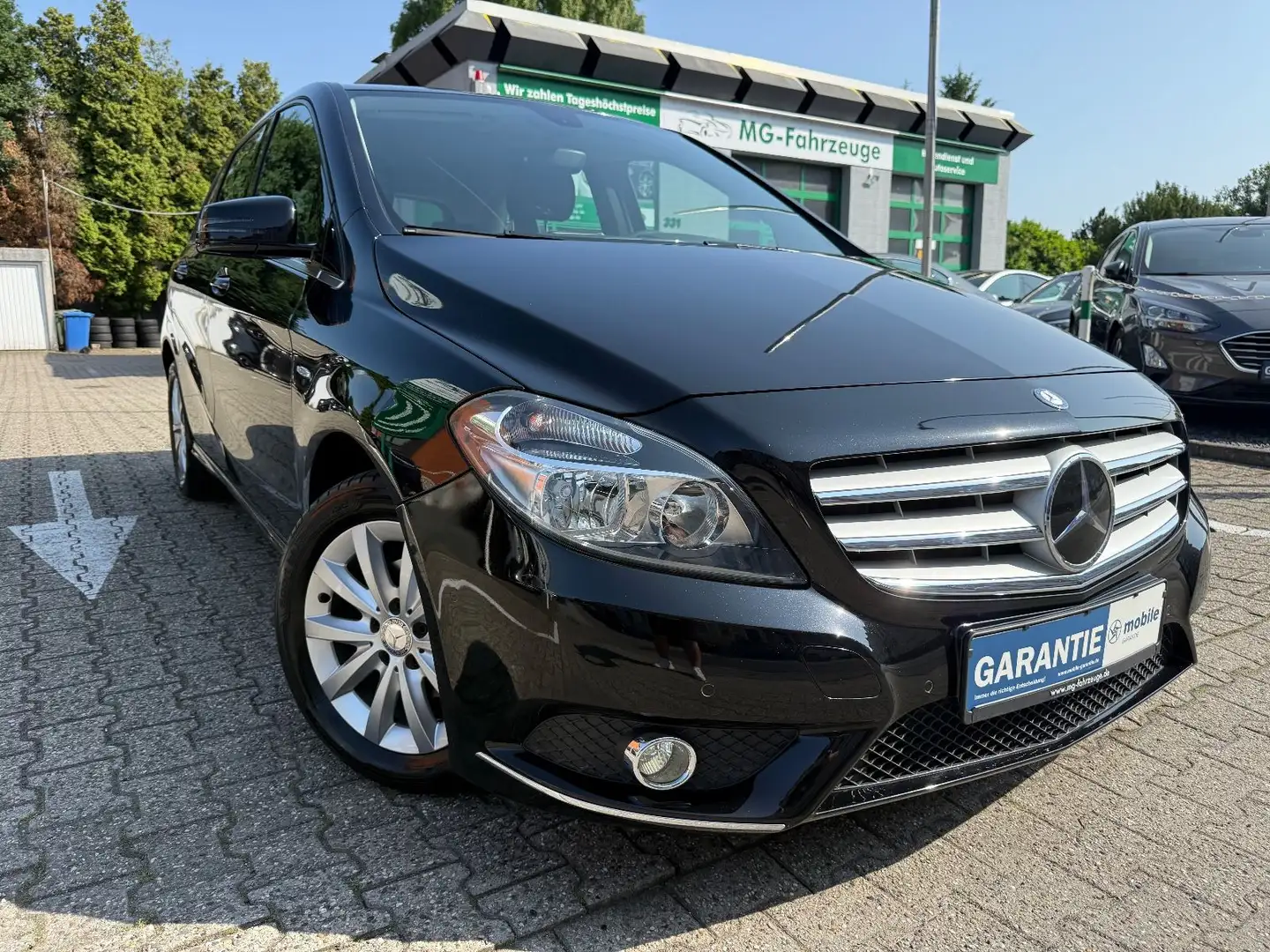 Mercedes-Benz B 180 B -Klasse 2-HAND AUTOMATIK PDC 8-FACH BER. Noir - 1