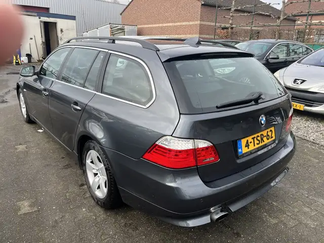 BMW 5 Series view 4