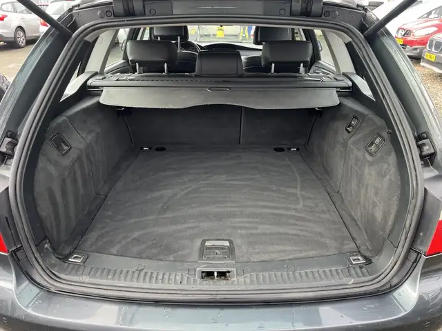 BMW 5 Series view 8
