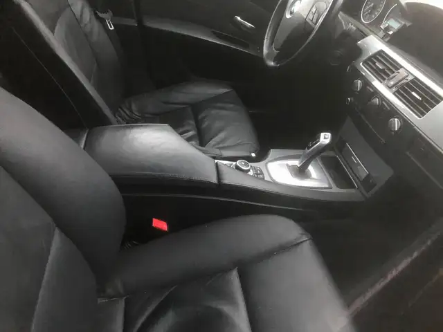 BMW 5 Series view 6