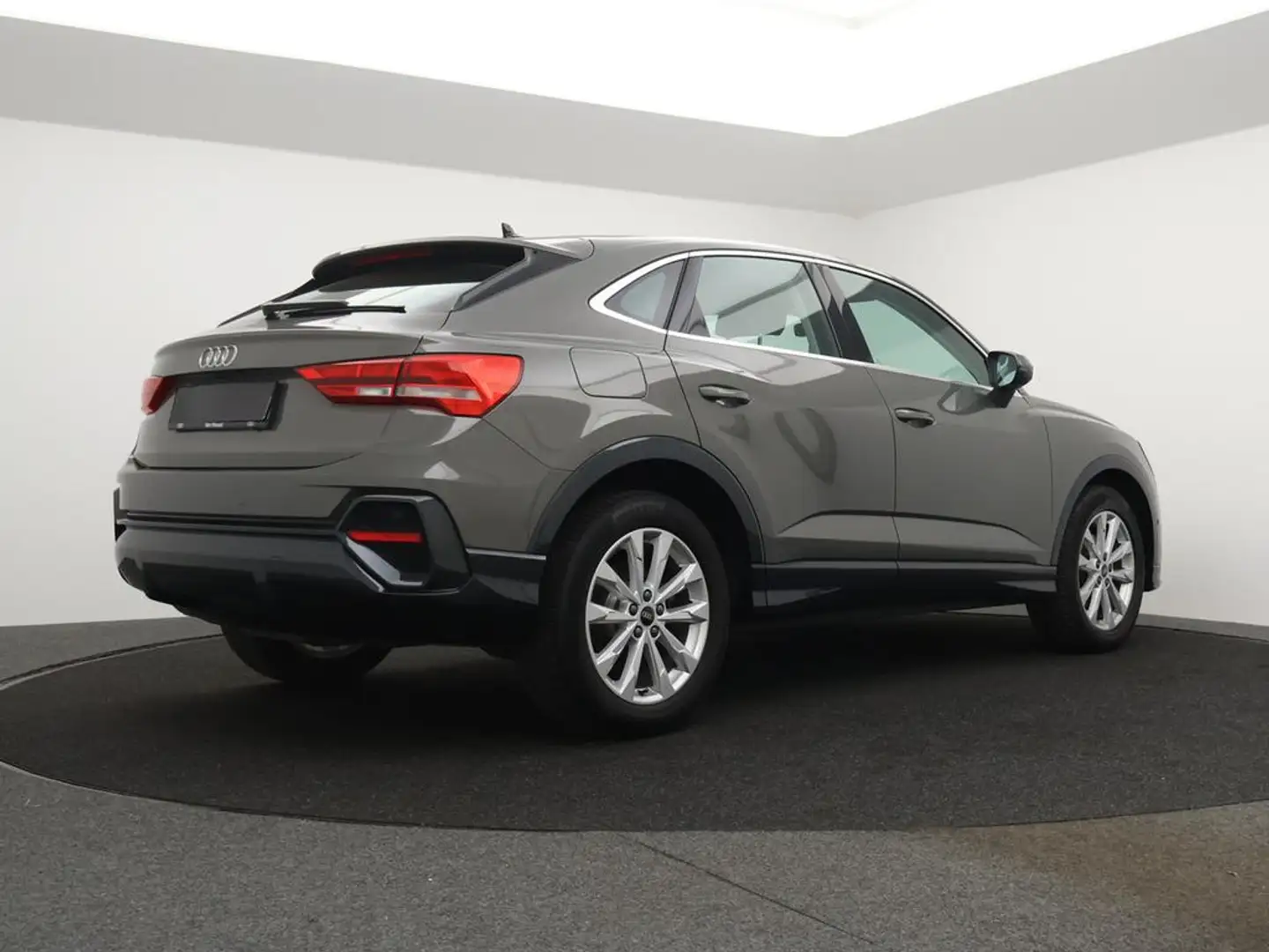 Audi Q3 Sportback Sportback Business Edition 35TDI 150PK * Grey - 2