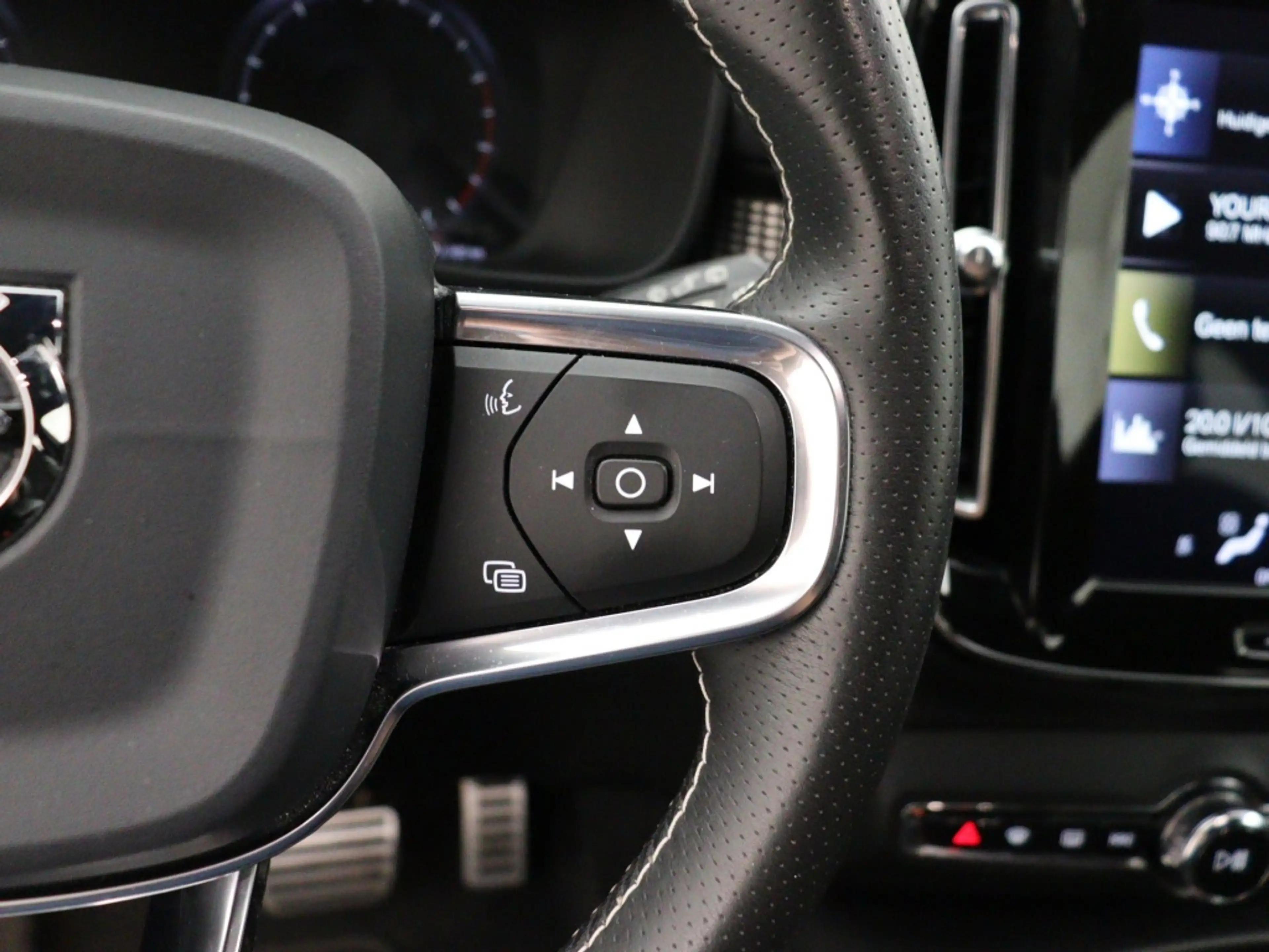 Volvo XC40 T3 AUT(8) R-DESIGN NAVI BLUETOOTH 19INCH PARK ASSI — photo 12