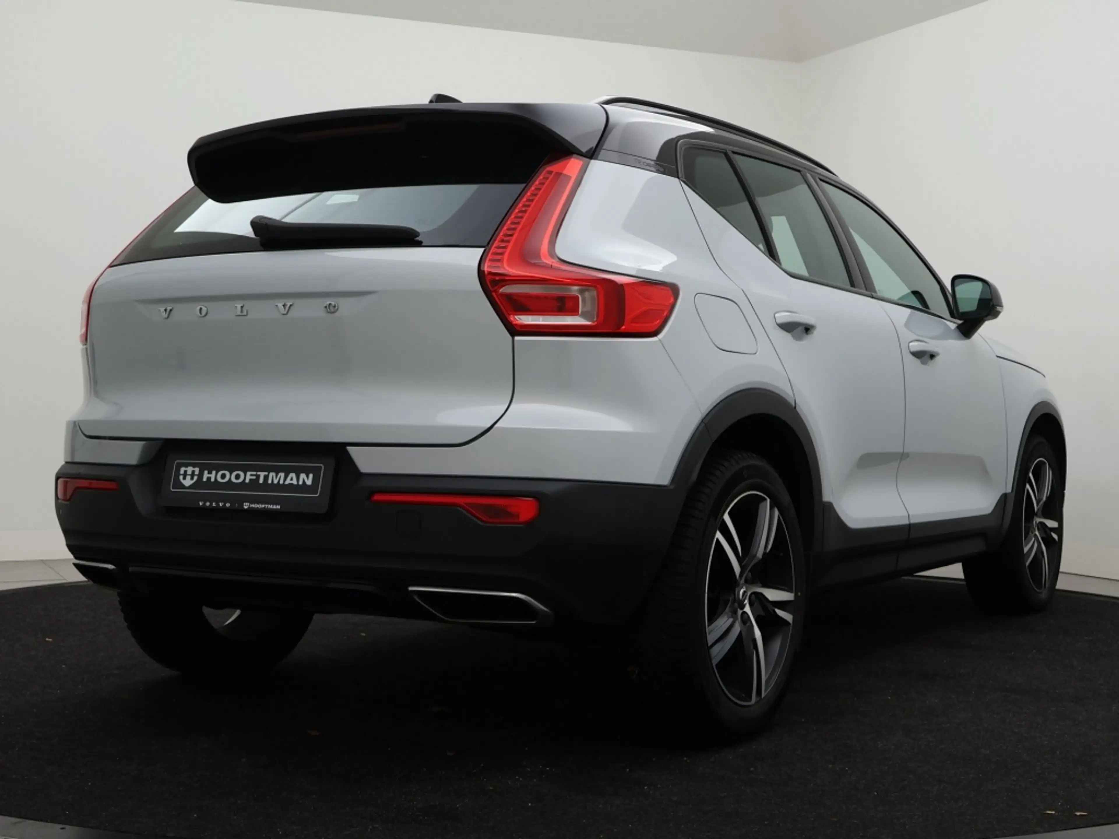Volvo XC40 T3 AUT(8) R-DESIGN NAVI BLUETOOTH 19INCH PARK ASSI — photo 4