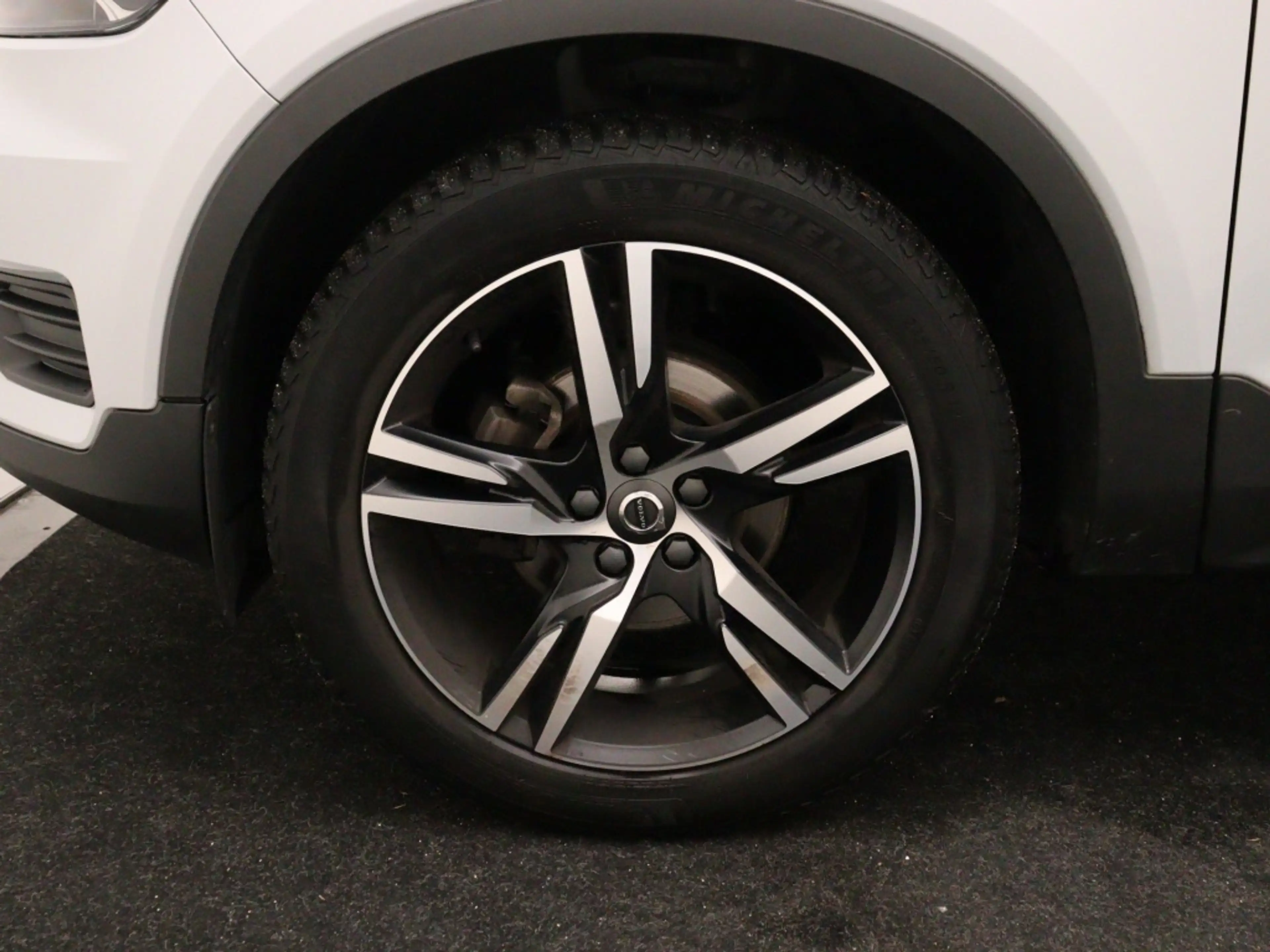 Volvo XC40 T3 AUT(8) R-DESIGN NAVI BLUETOOTH 19INCH PARK ASSI — photo 8