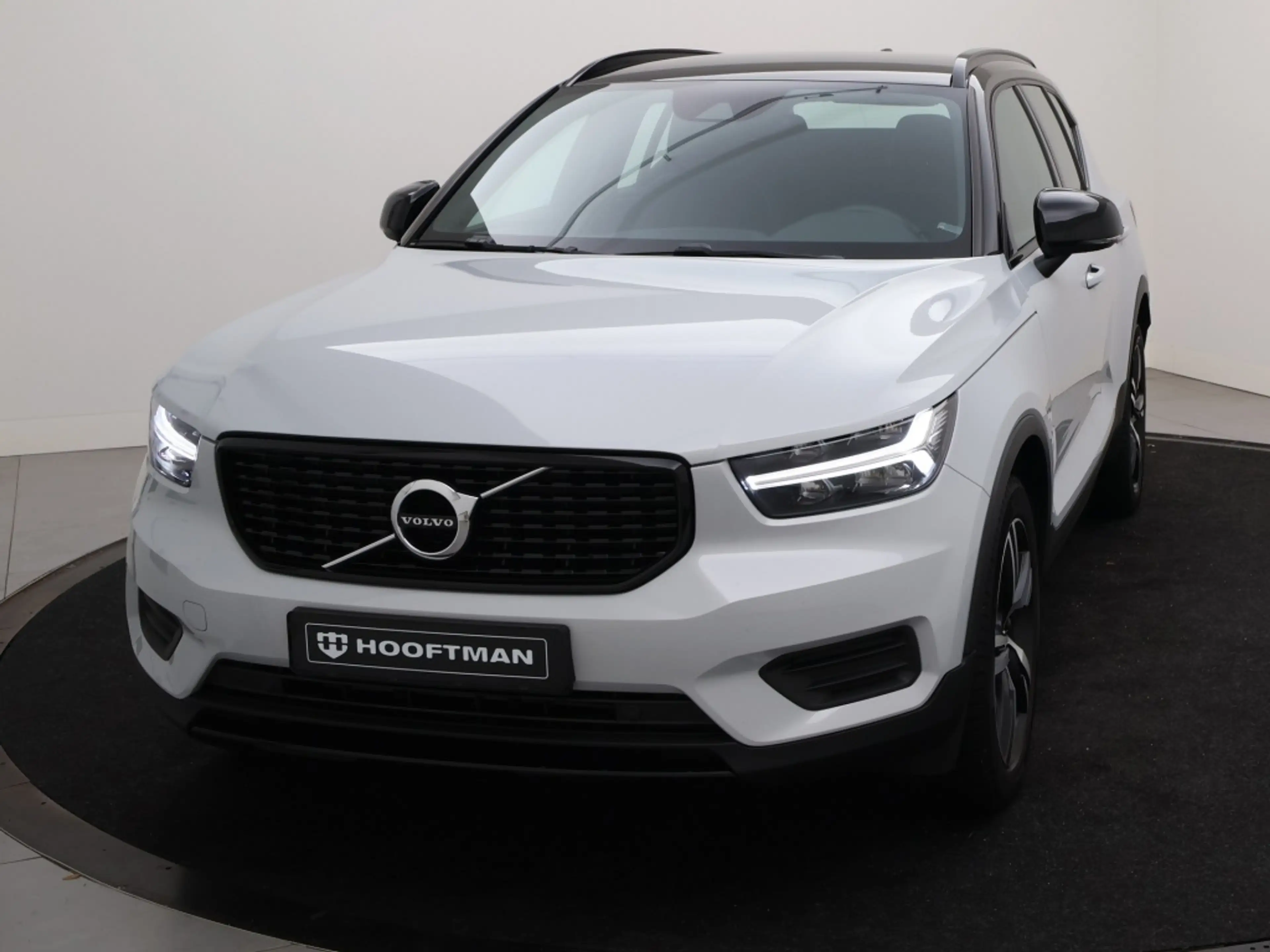 Volvo XC40 T3 AUT(8) R-DESIGN NAVI BLUETOOTH 19INCH PARK ASSI — photo 6