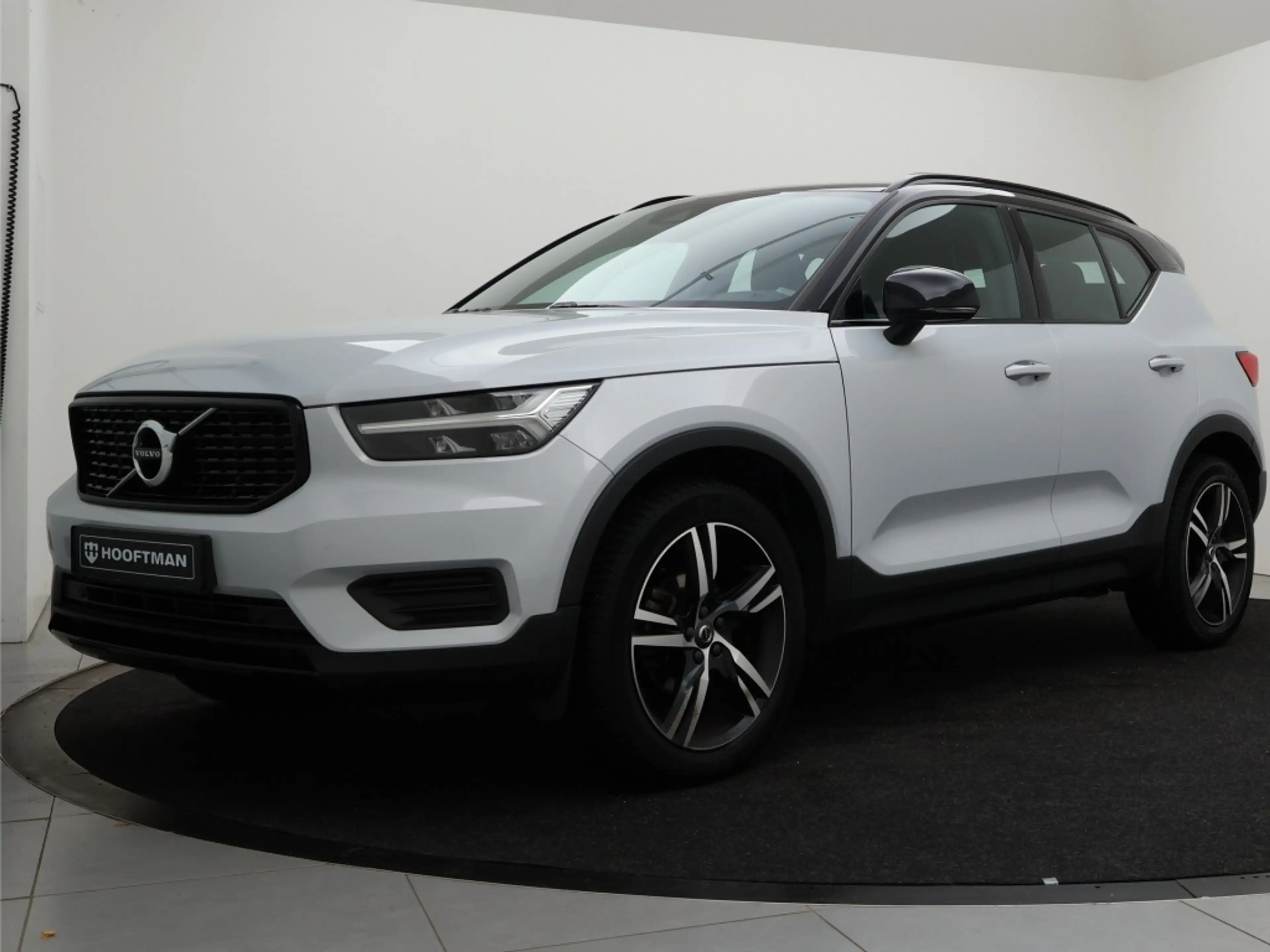 Volvo XC40 T3 AUT(8) R-DESIGN NAVI BLUETOOTH 19INCH PARK ASSI — photo 2