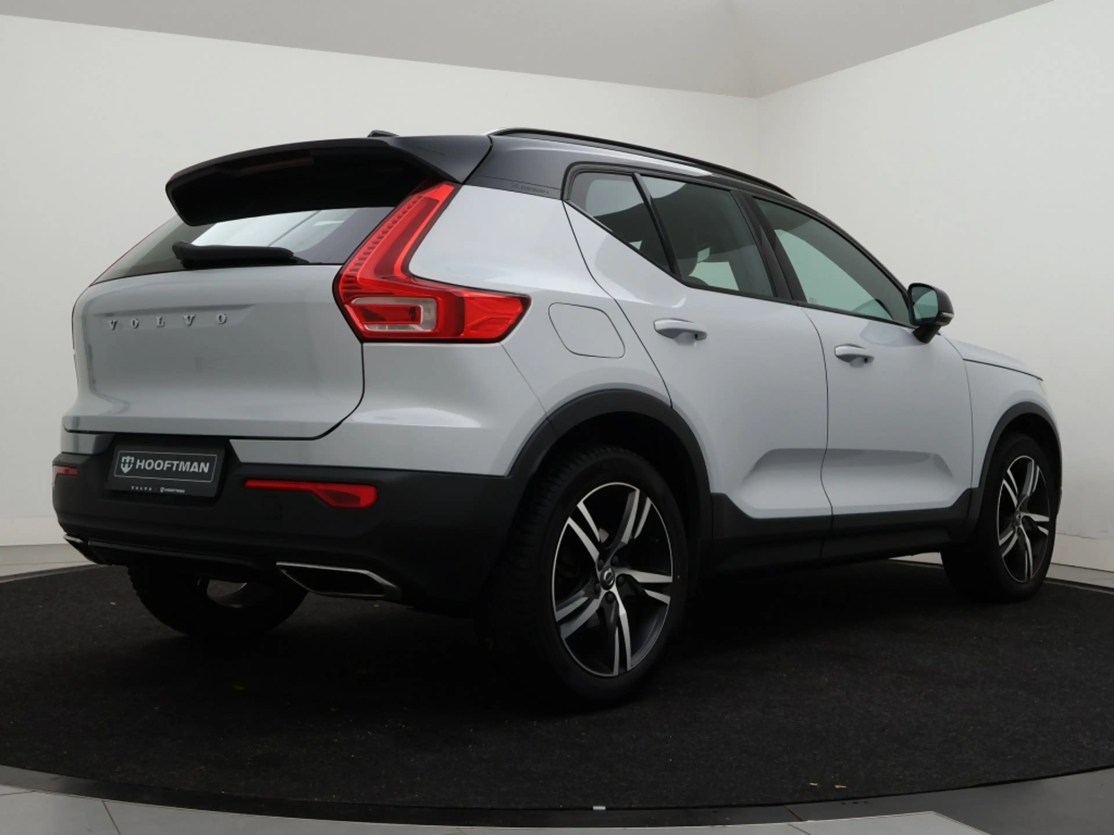 Volvo XC40 T3 AUT(8) R-DESIGN NAVI BLUETOOTH 19INCH PARK ASSI — photo 3