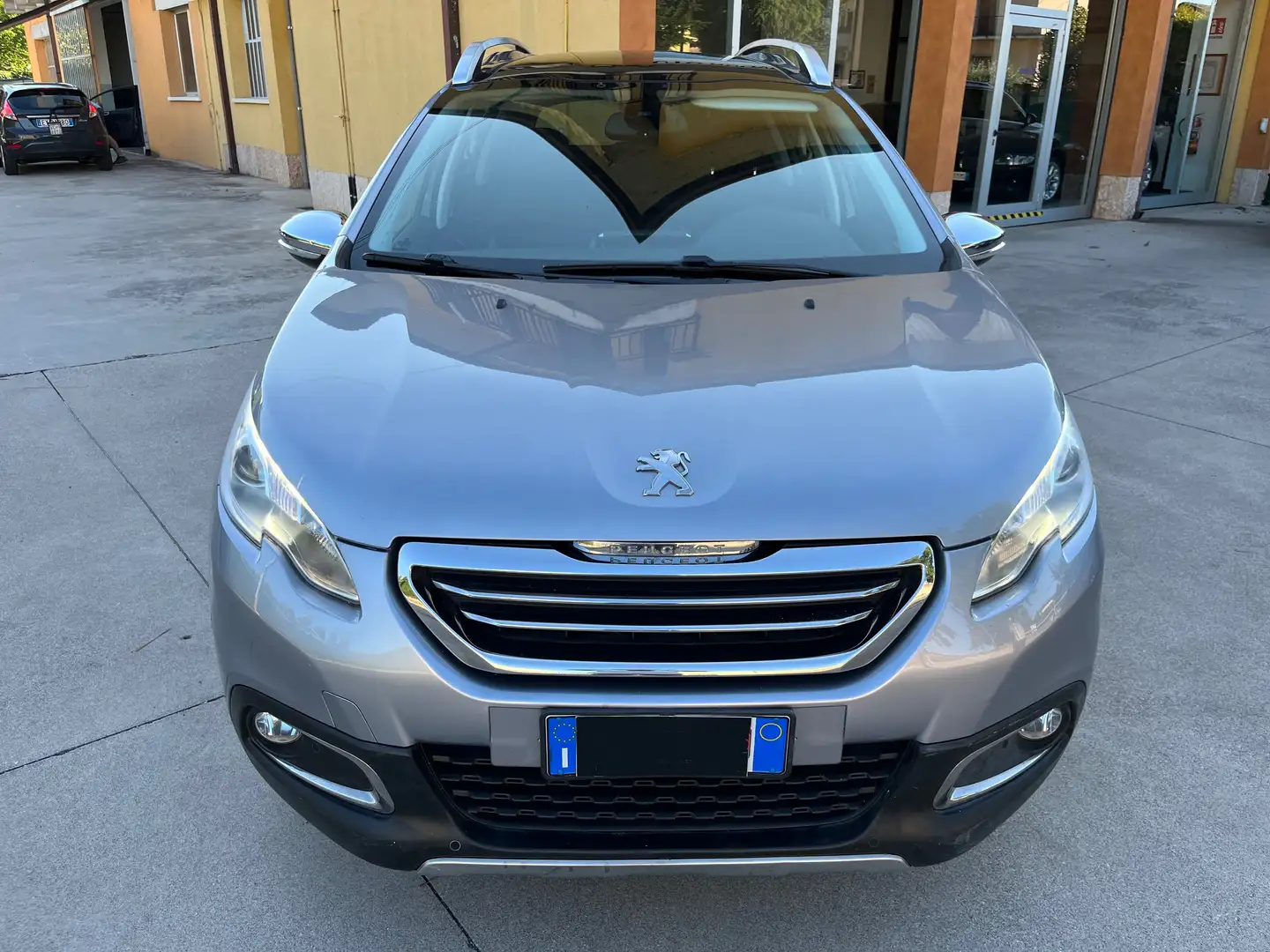 Peugeot 2008 1.6 e-hdi Allure TETTO PANORAMICO! Gris - 2