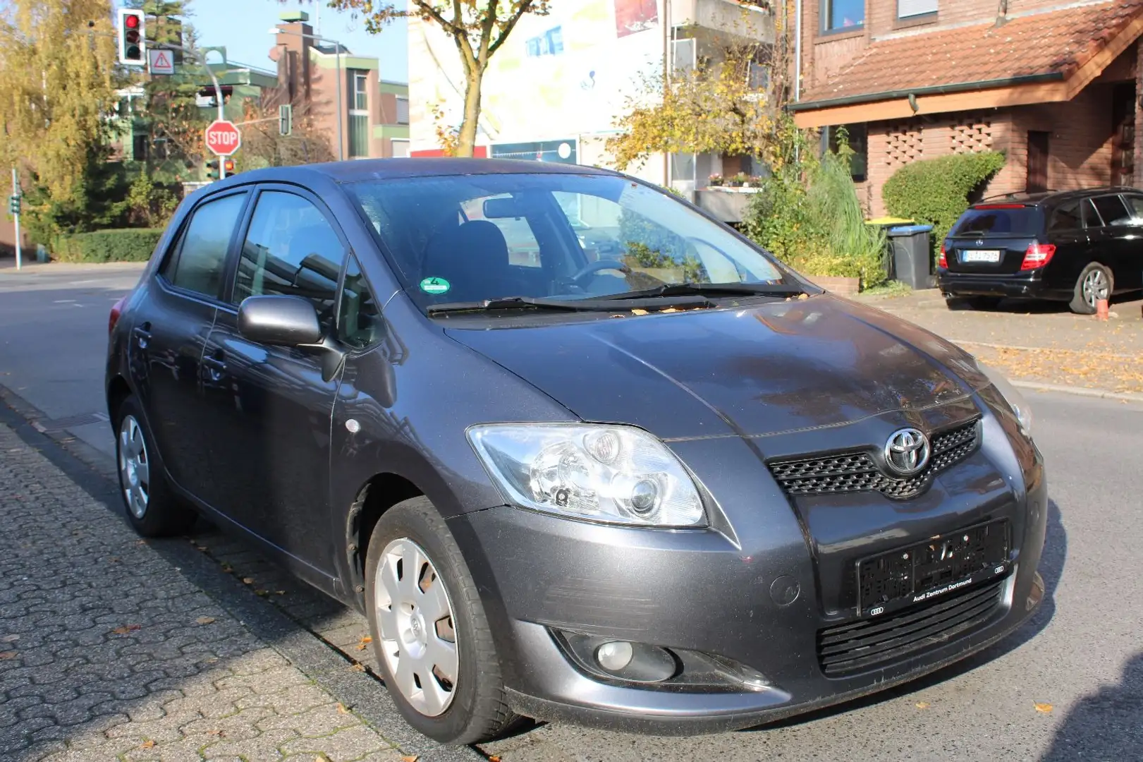 Toyota Auris 1.6 Sol*AUTOMATIK*KLIMA*MFL*TEMPOMAT! Grau - 2