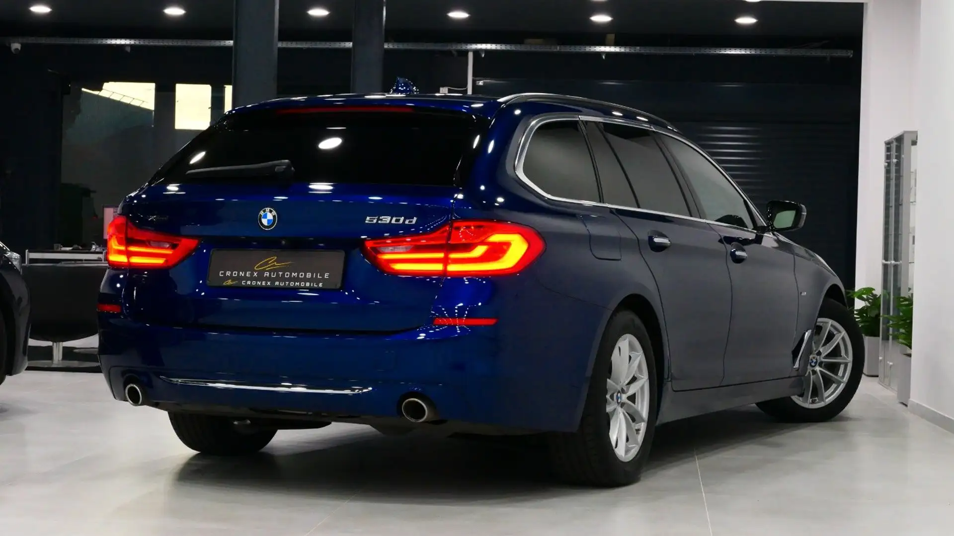 BMW 530 d xDrive Touring Luxury*HuD*AHK*H/K*DA+*PA* Bleu - 2