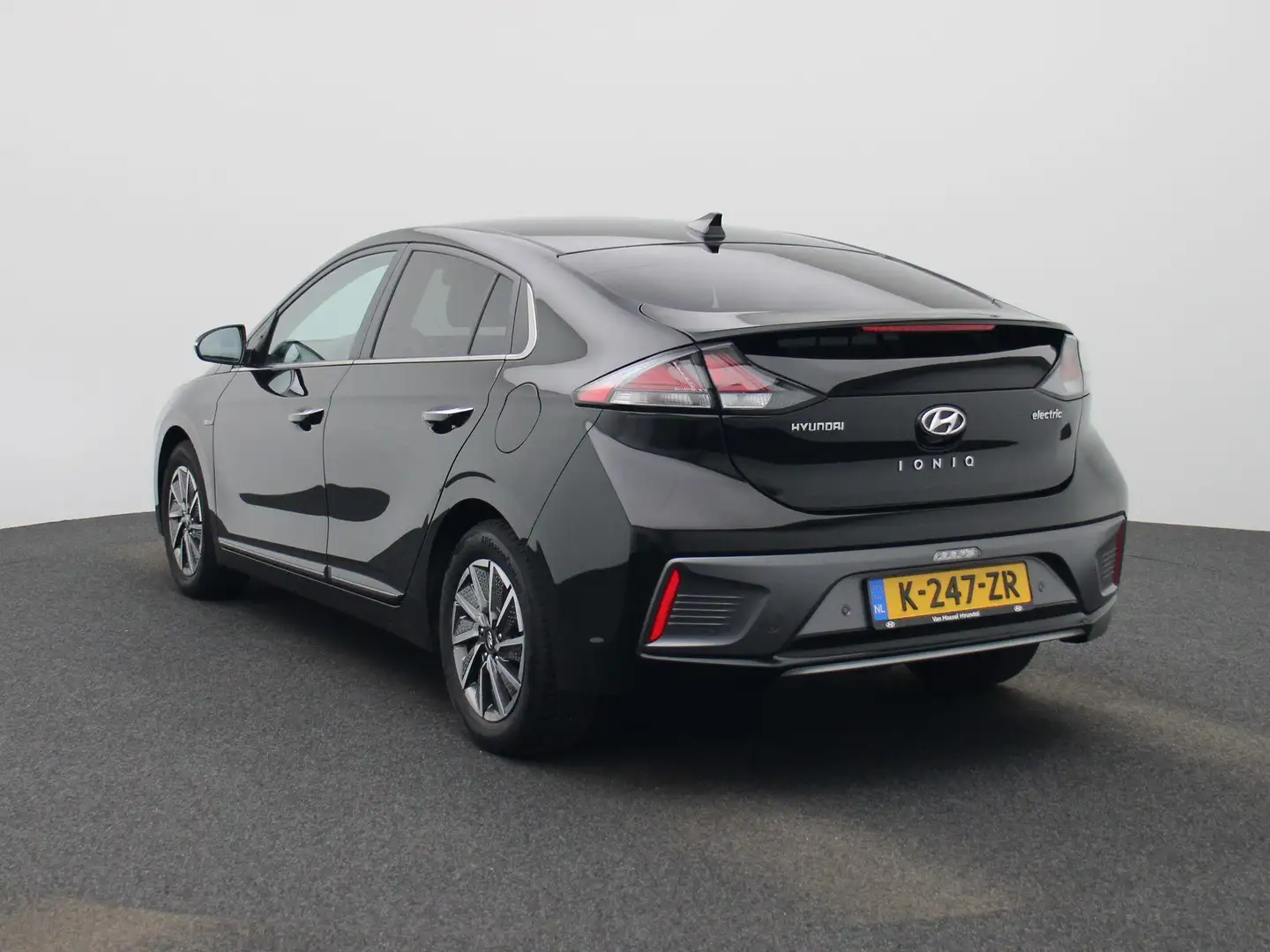 Hyundai IONIQ Comfort EV 38 kWh | NAVIGATIE | PARKEERSENSOREN | Zwart - 2