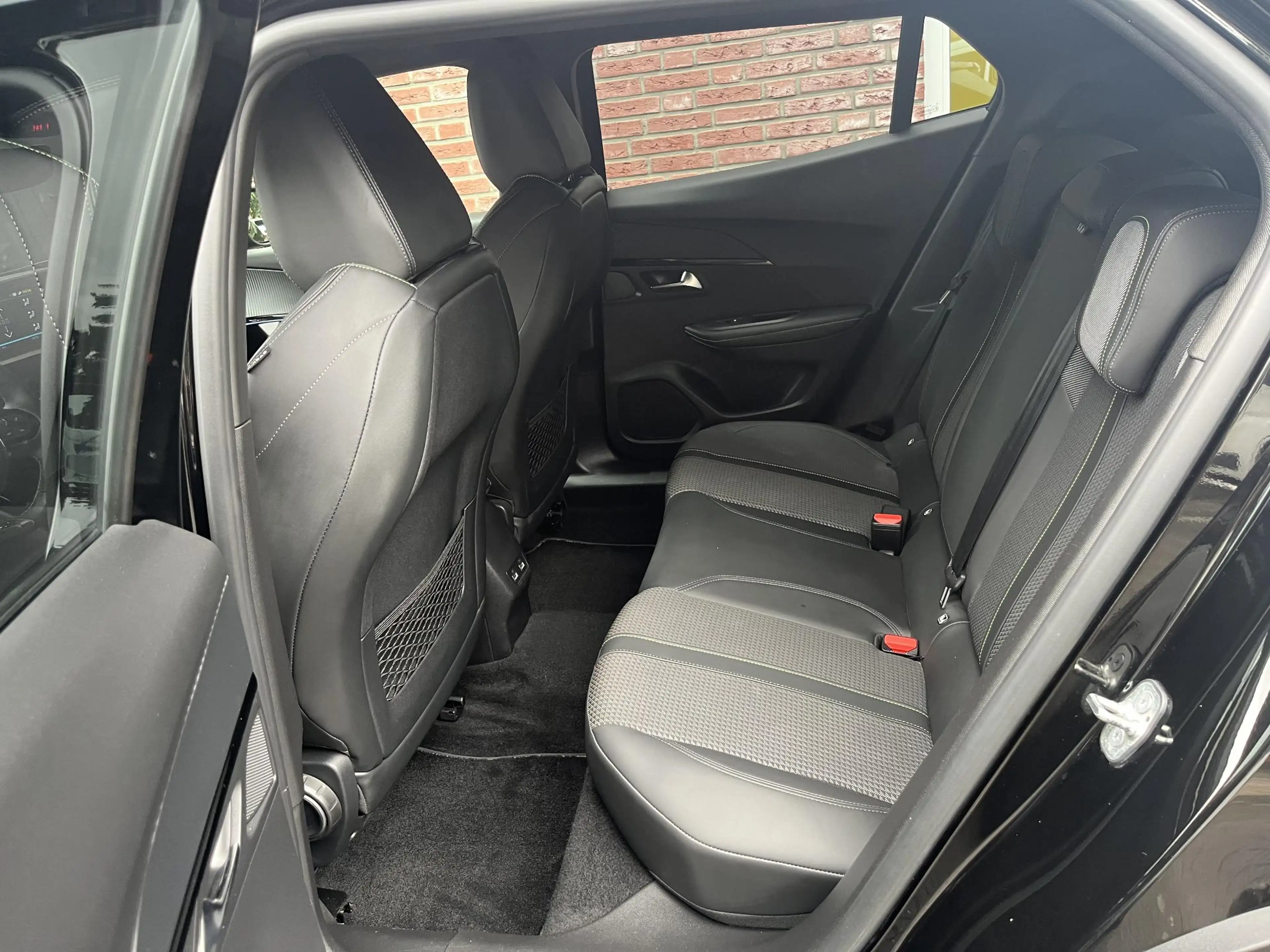 Peugeot e-2008 GT EV 3-FASEN 50kWh 136pk | KEYLESS ENTRY | TREKHA — photo 10