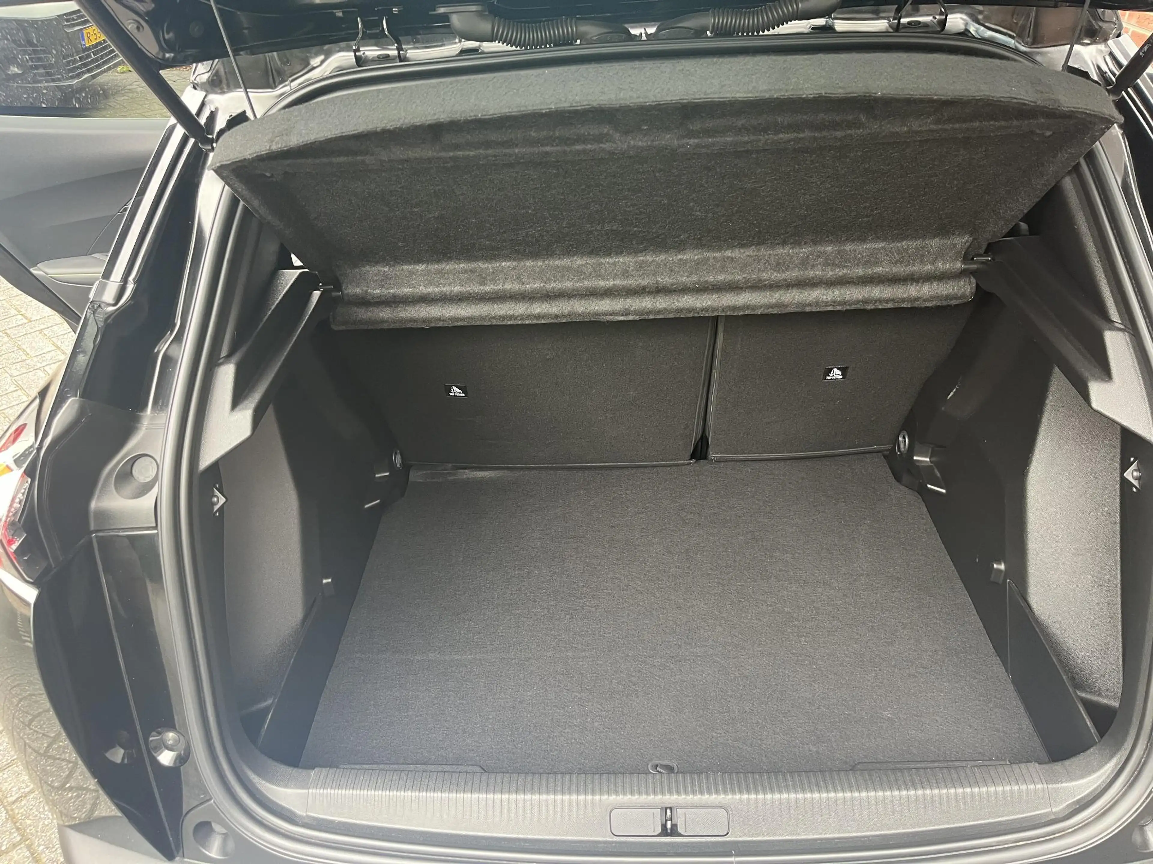 Peugeot e-2008 GT EV 3-FASEN 50kWh 136pk | KEYLESS ENTRY | TREKHA — photo 11