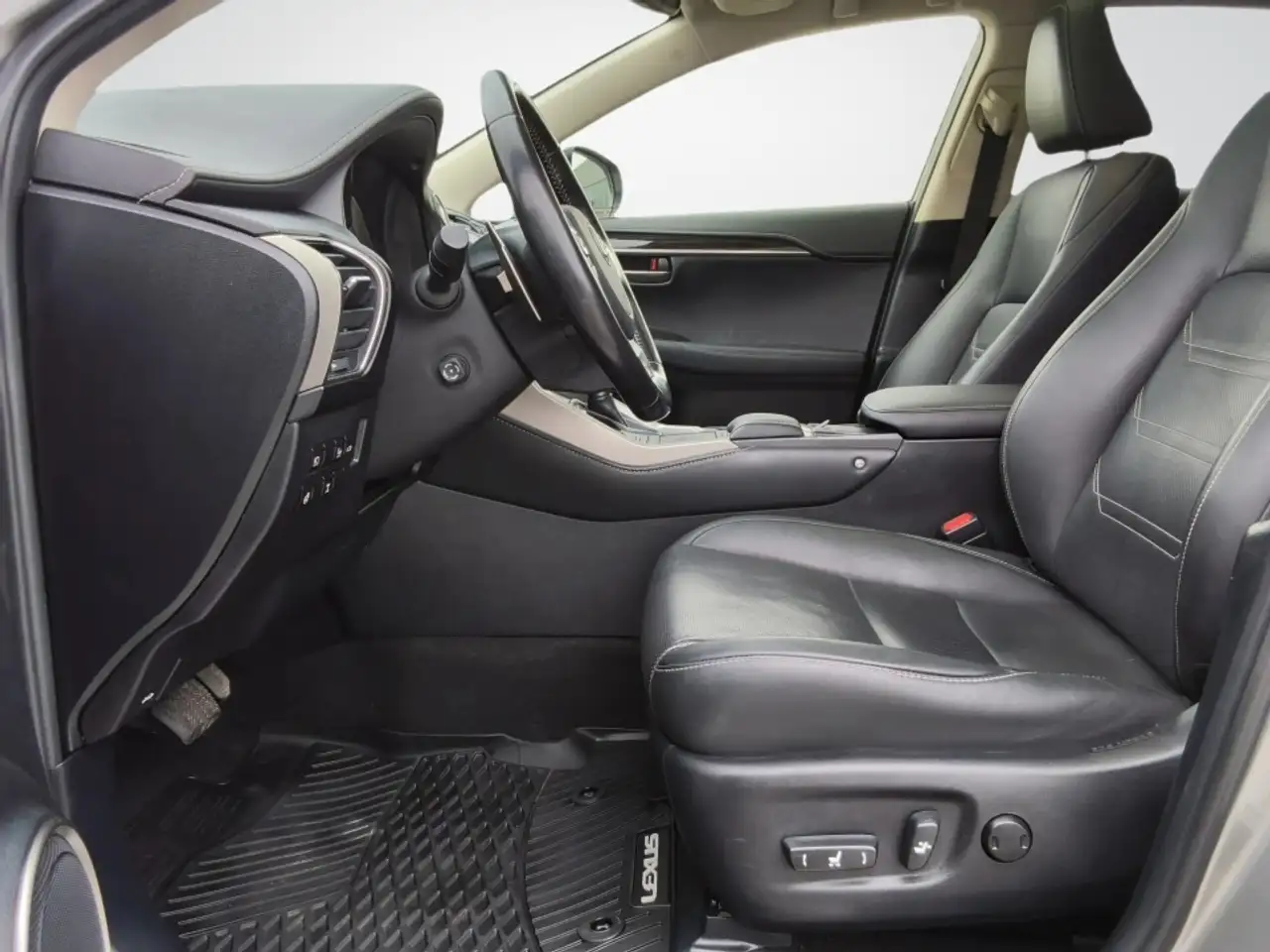 Lexus NX снимка Lexus NX