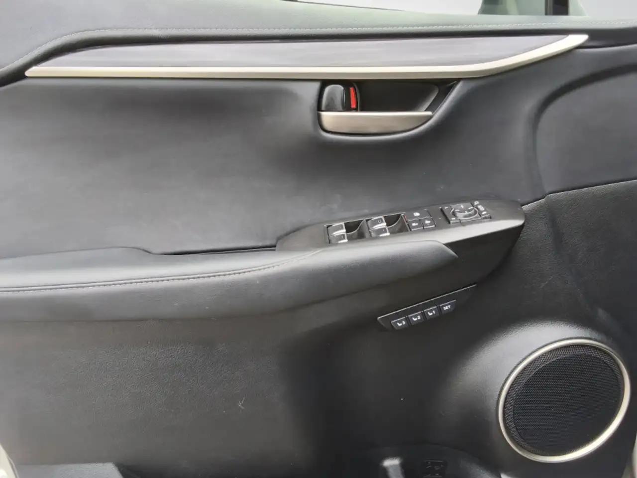 Lexus NX снимка Lexus NX