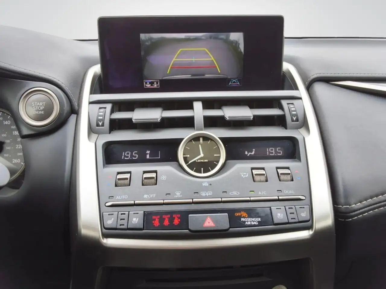 Lexus NX снимка Lexus NX