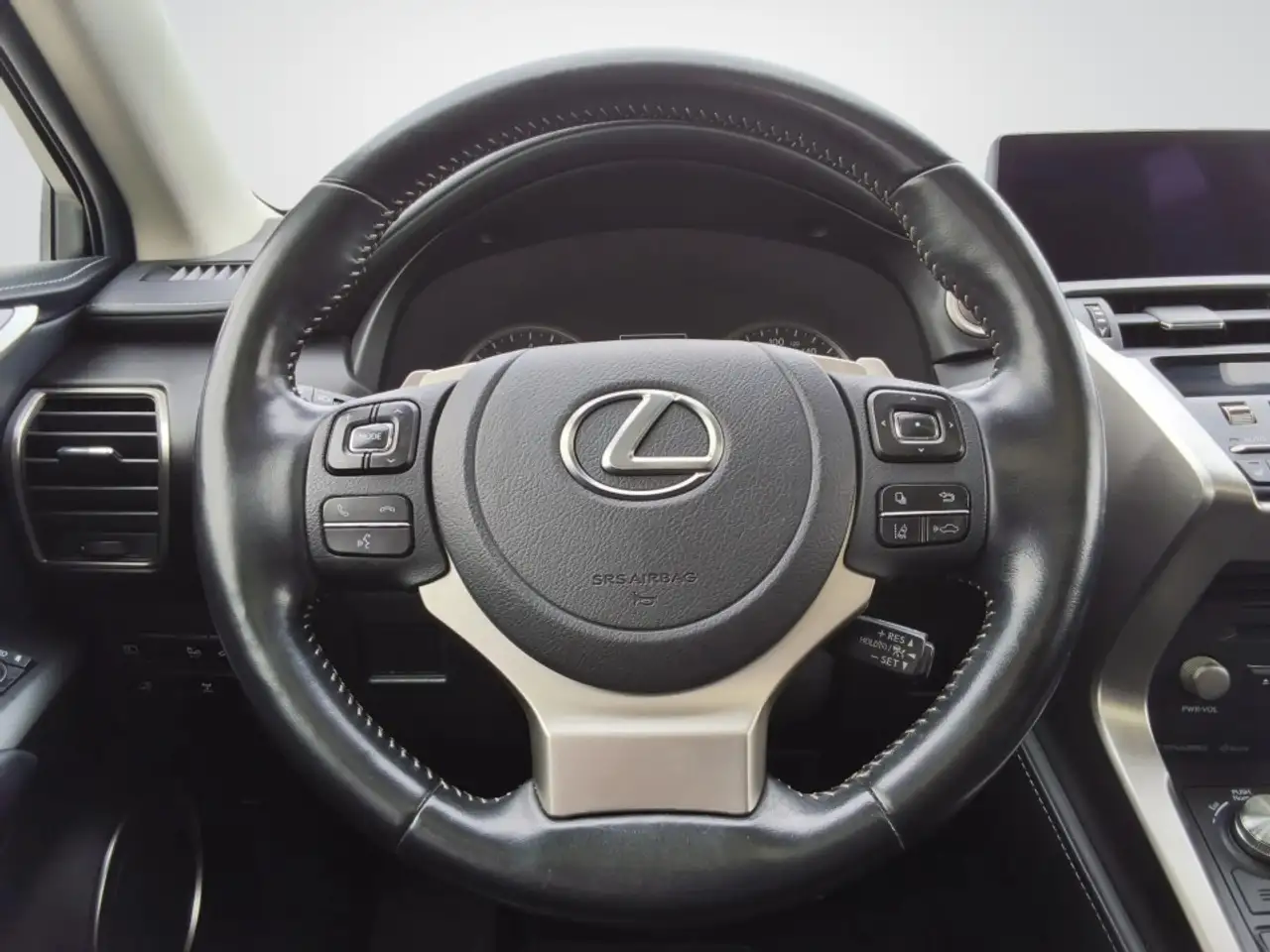 Lexus NX снимка Lexus NX
