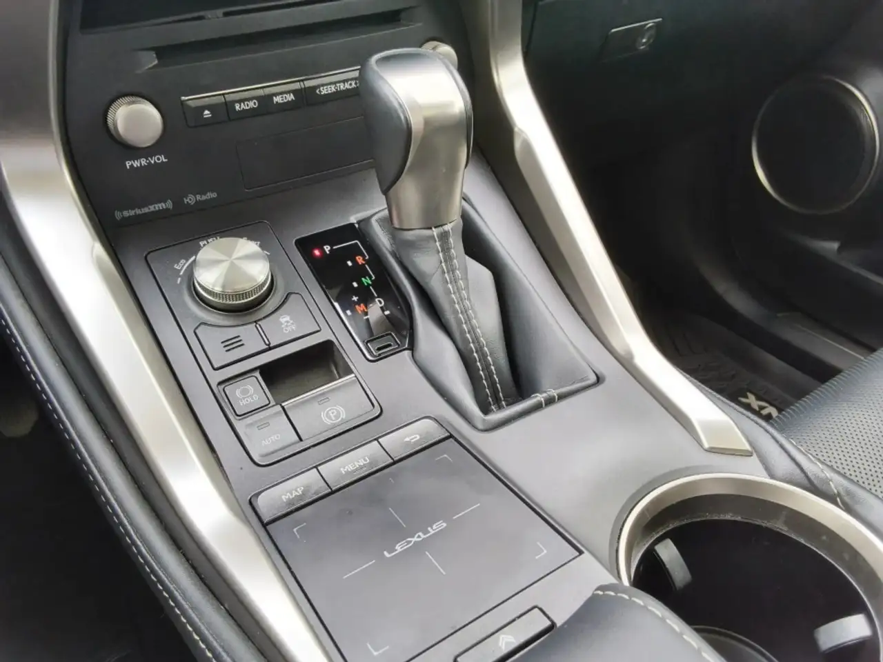 Lexus NX снимка Lexus NX