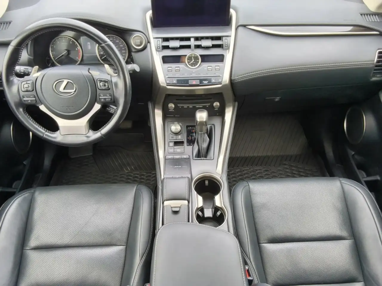 Lexus NX снимка Lexus NX