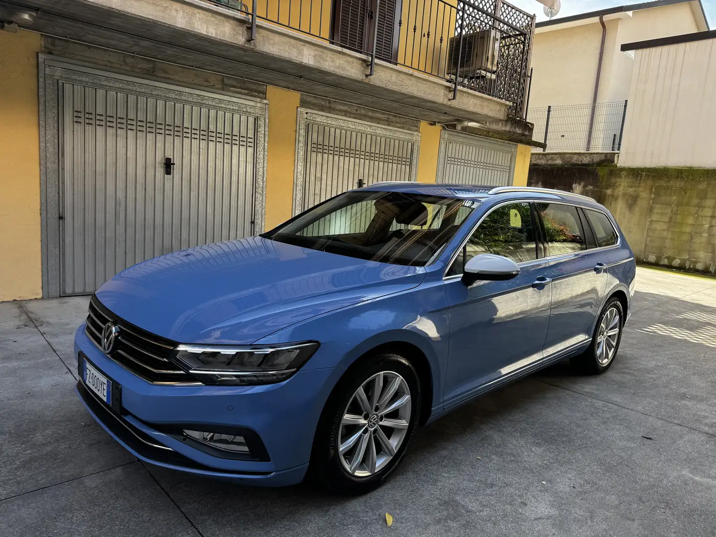 Volkswagen Passat Variant 2.0 TDI SCR DSG Highline - 2