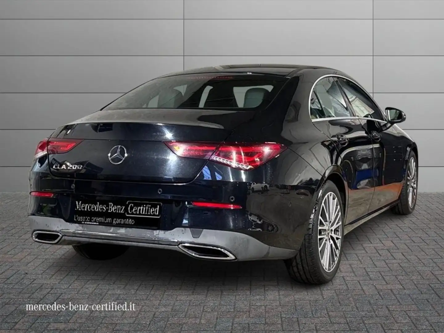 Mercedes-Benz CLA 200 Automatic Sport Schwarz - 2